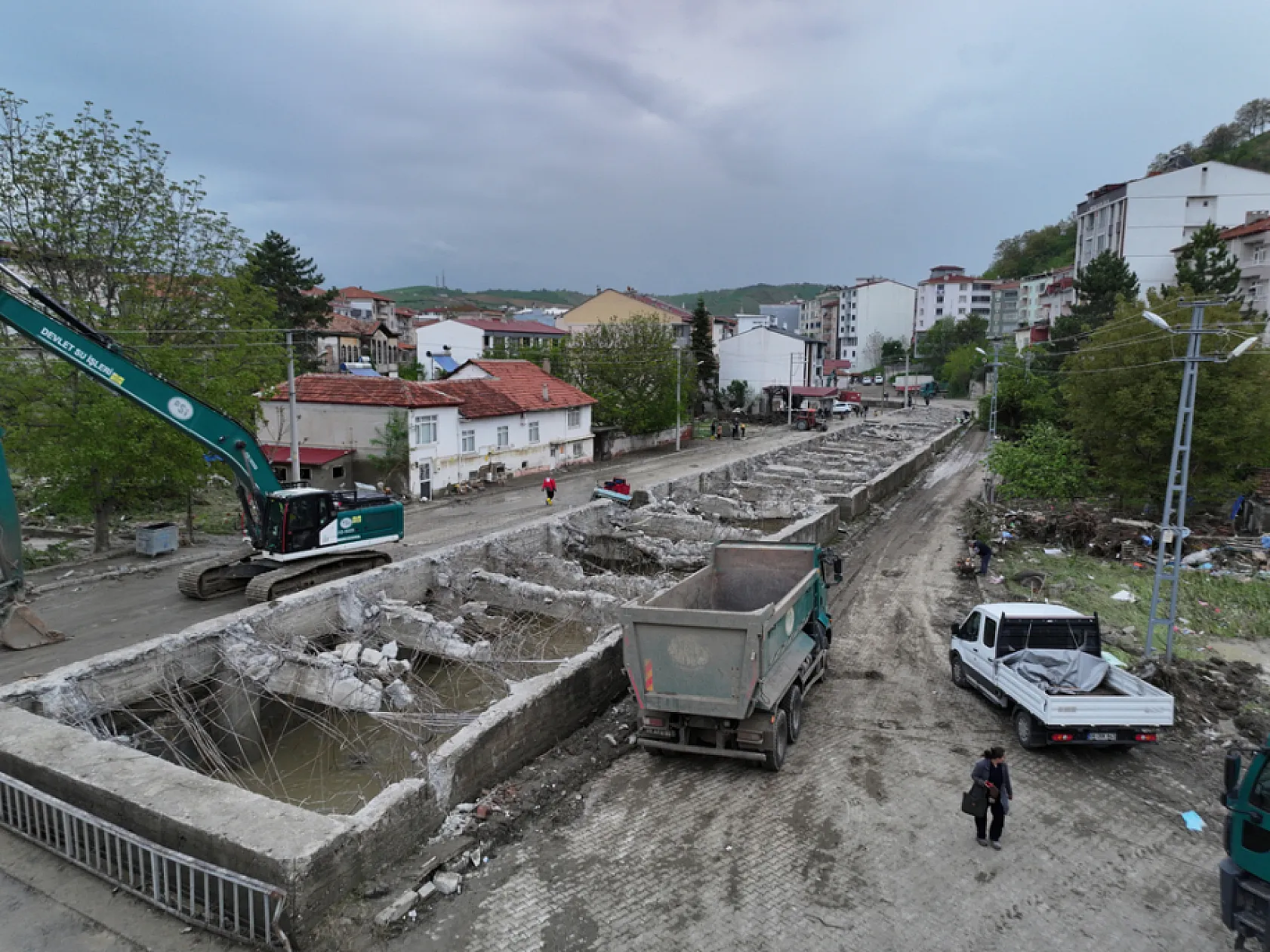 Havza'da sel sonrası yıkım başladı