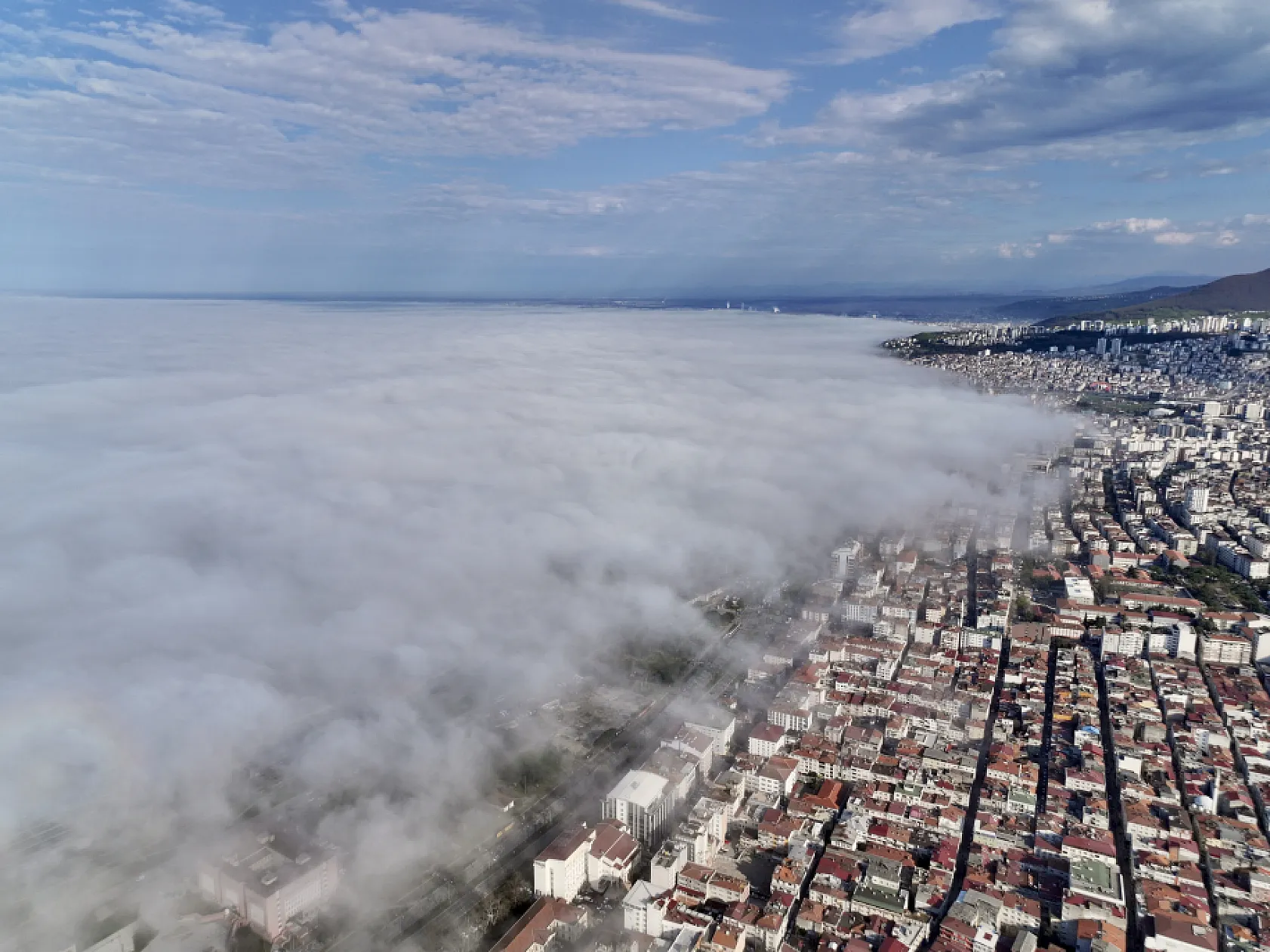 Samsun'da Karadeniz üzerinde sis denizi oluştu
