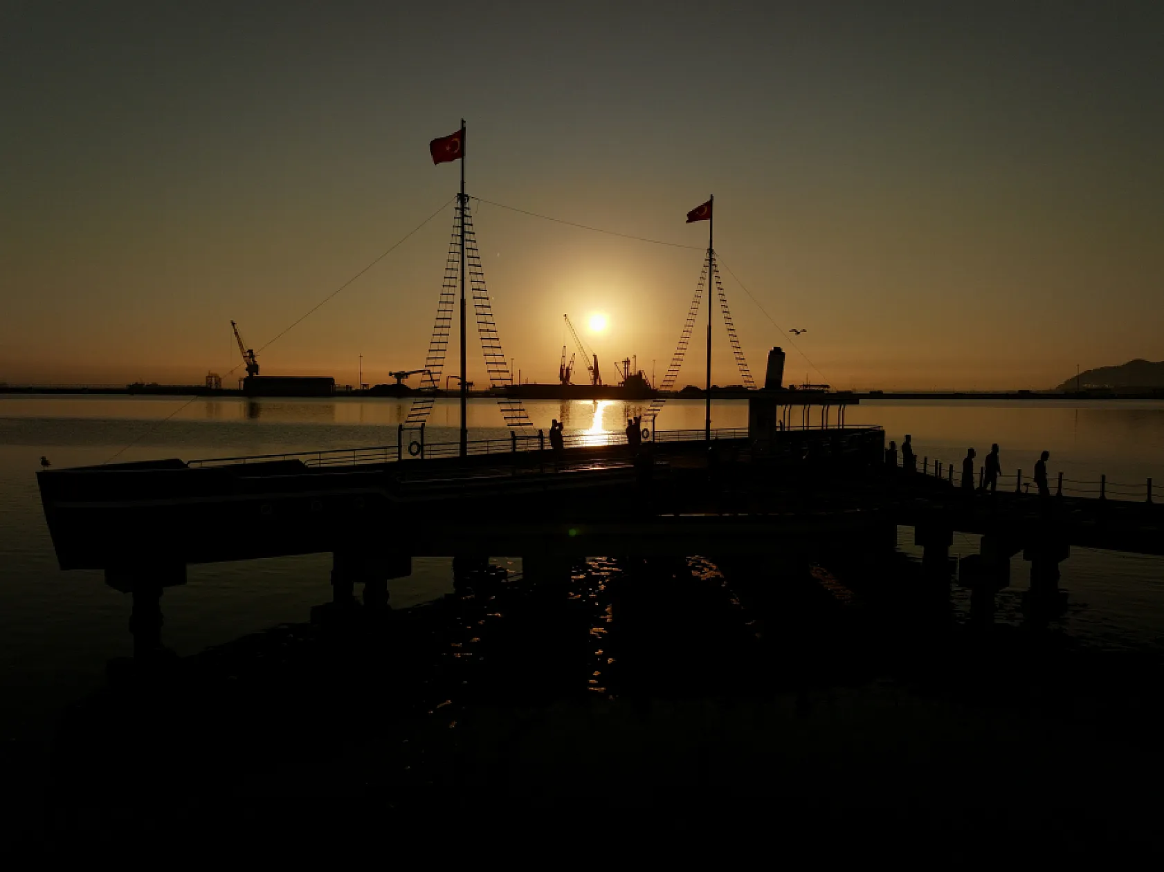 Samsun'da gün doğumunda kızıl gökyüzü