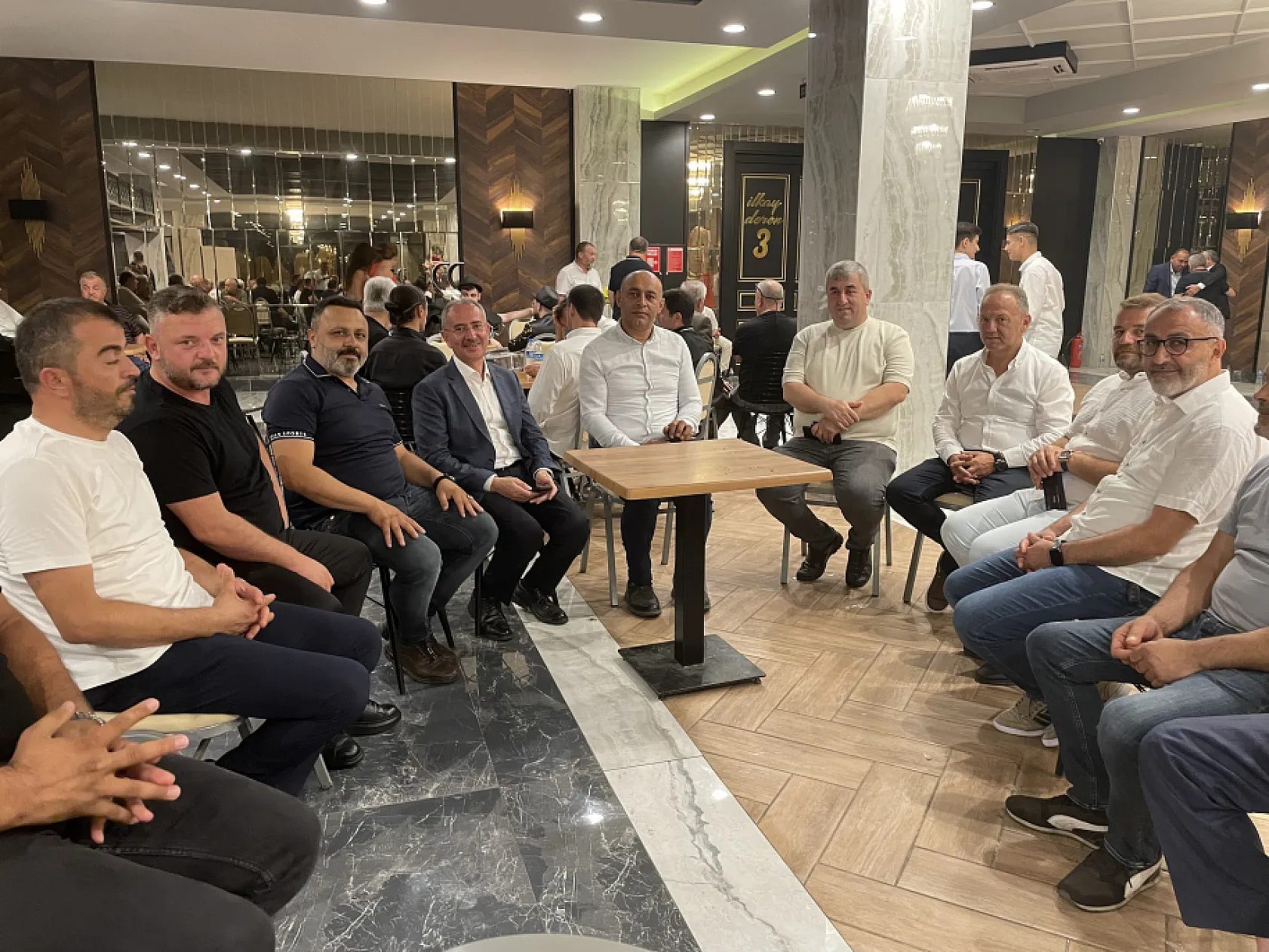 Sağlam ve Uzun Ailelerinin Mutlu Günü