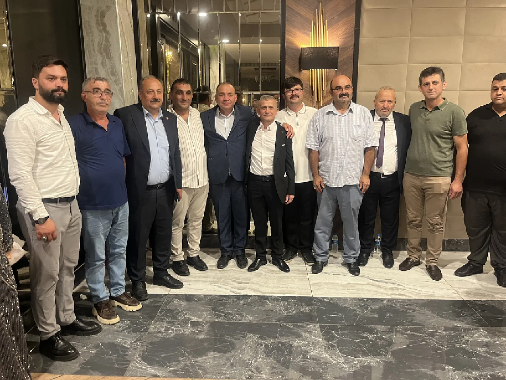 Sağlam ve Uzun Ailelerinin Mutlu Günü