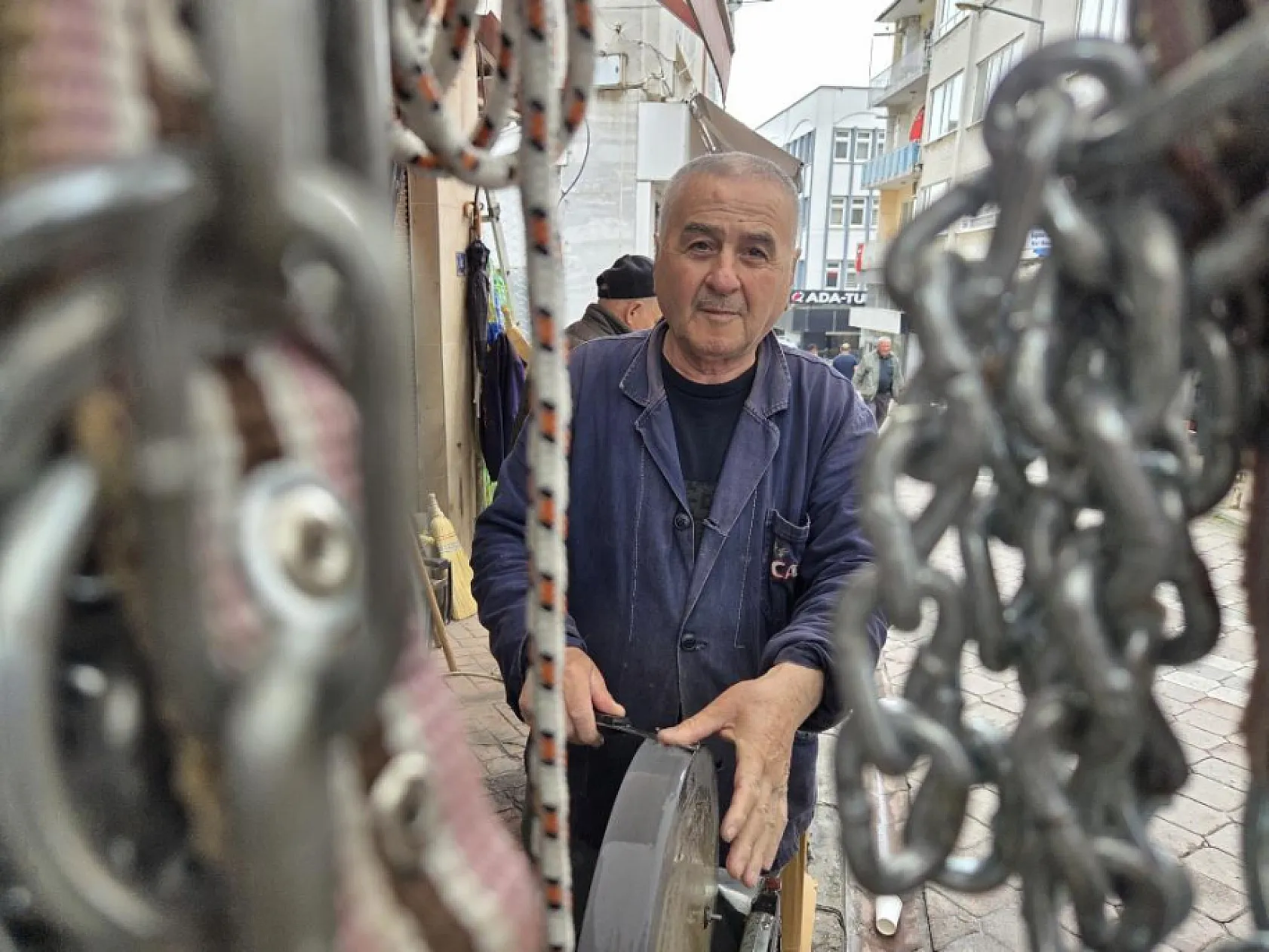 Kurban'da vatandaşın tercihi yeni bıçak yerine eski bıçakları biletmek