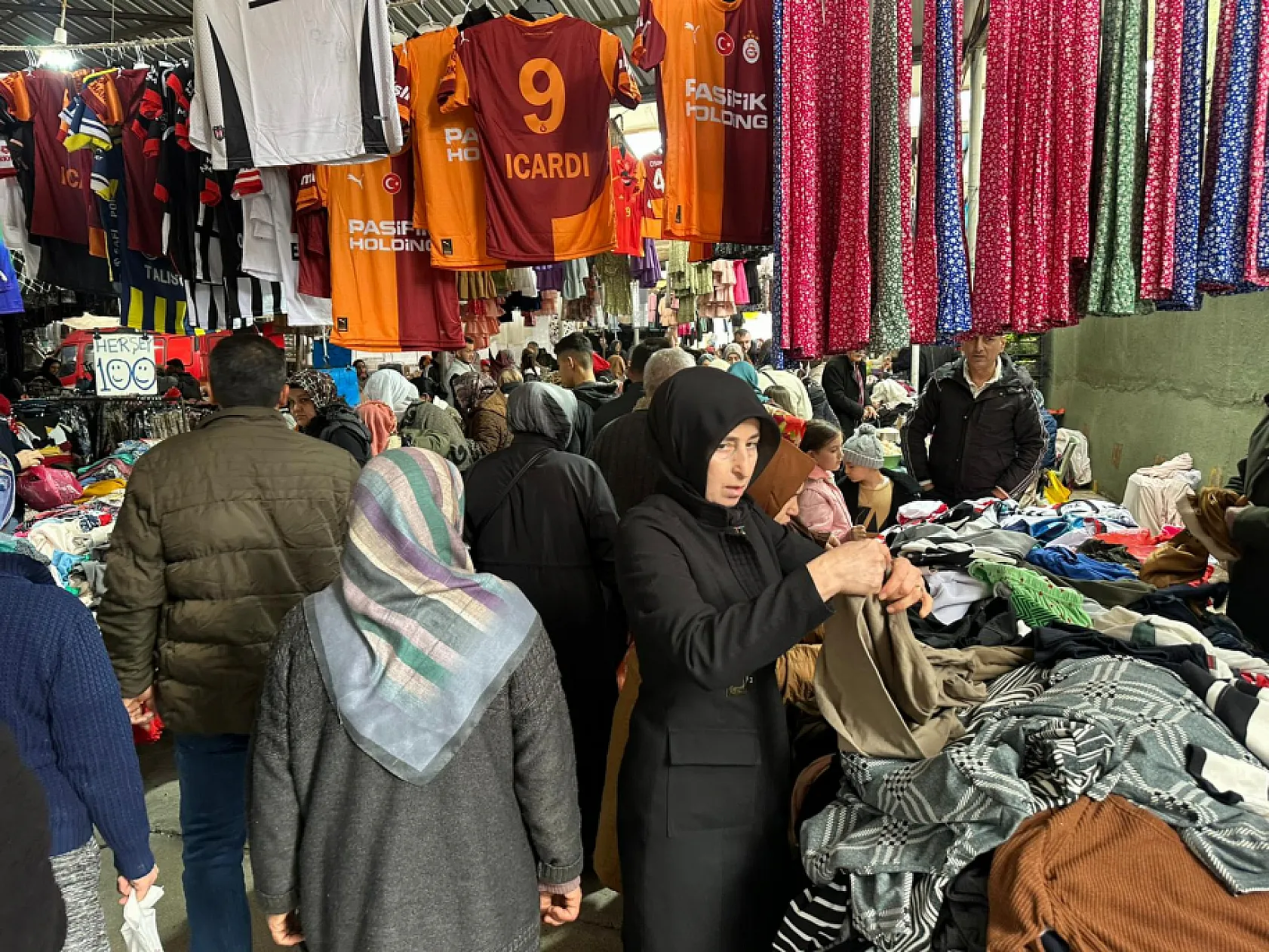 Bayram bereketi çarşıya yansıdı