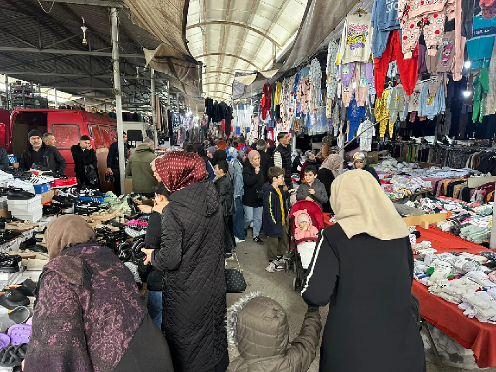 Bayram bereketi çarşıya yansıdı