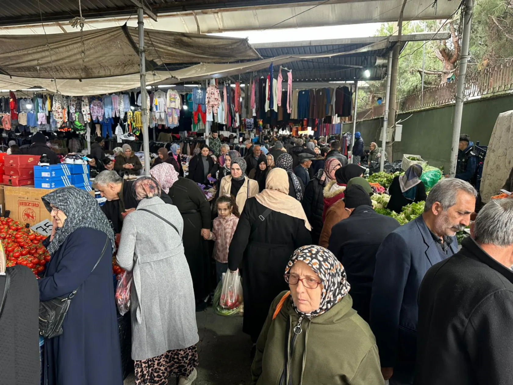 Bayram bereketi çarşıya yansıdı