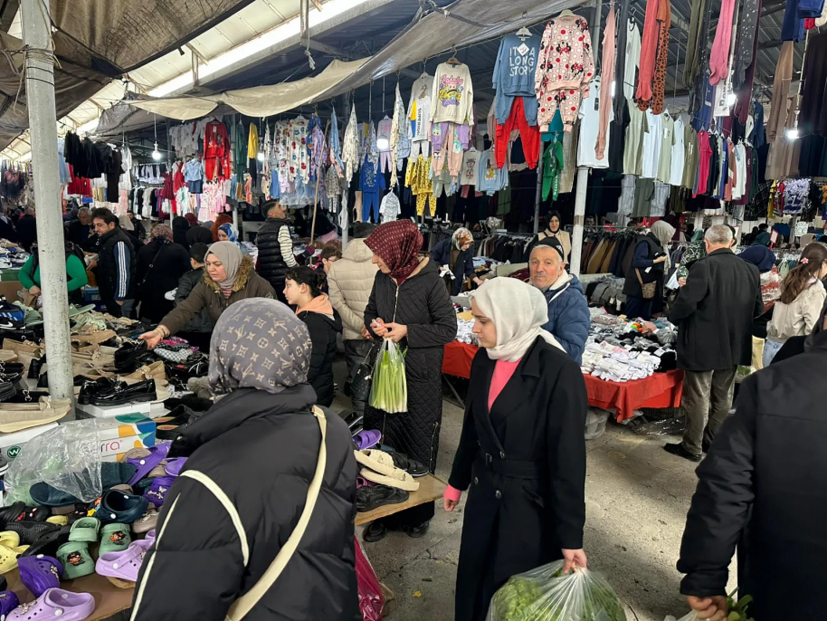 Bayram bereketi çarşıya yansıdı