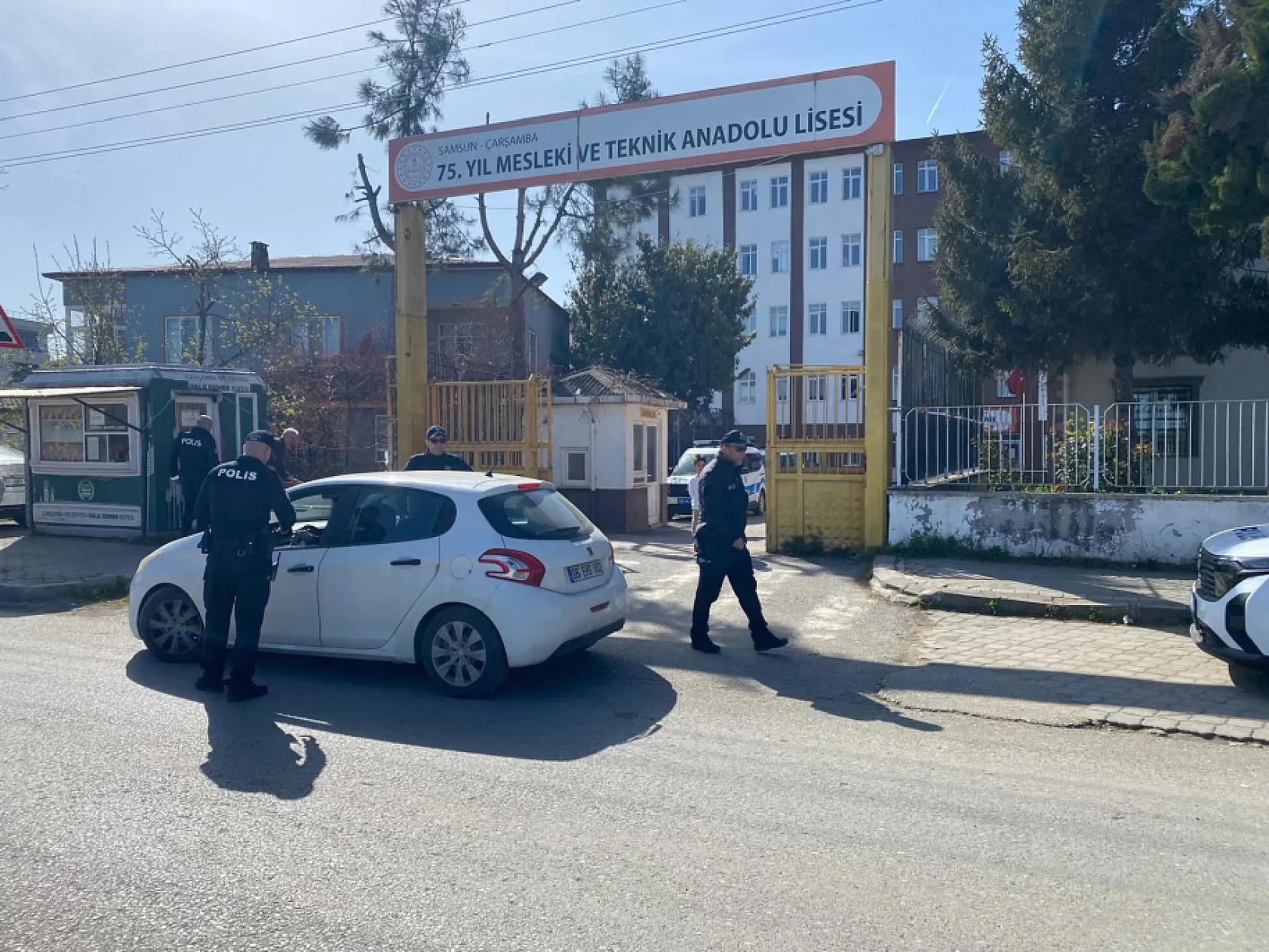 Çarşamba'da okul önlerinde sıkı denetim