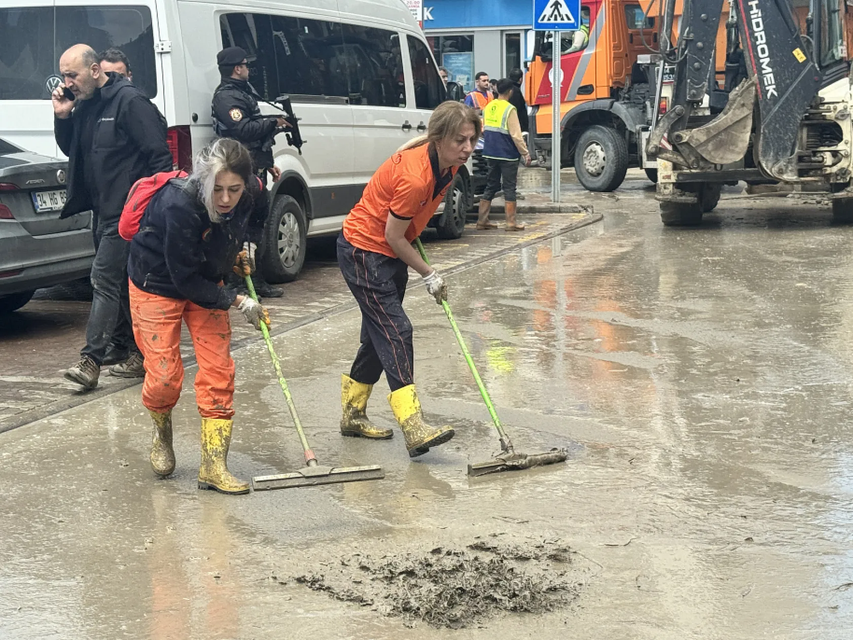 Samsun'daki selde kadın dayanışması