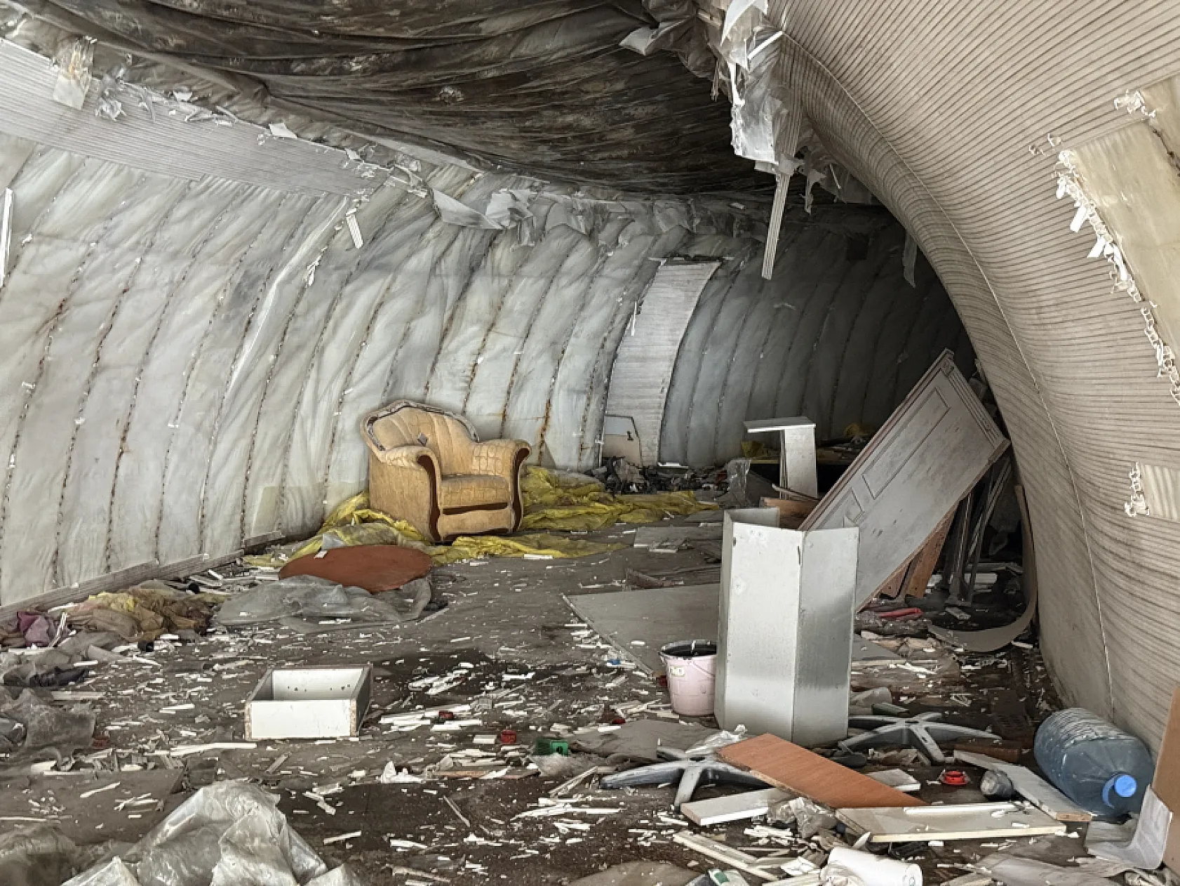Zonguldak'ta iş hanının yıkıldığı alanda bulunan sığınak incelenecek