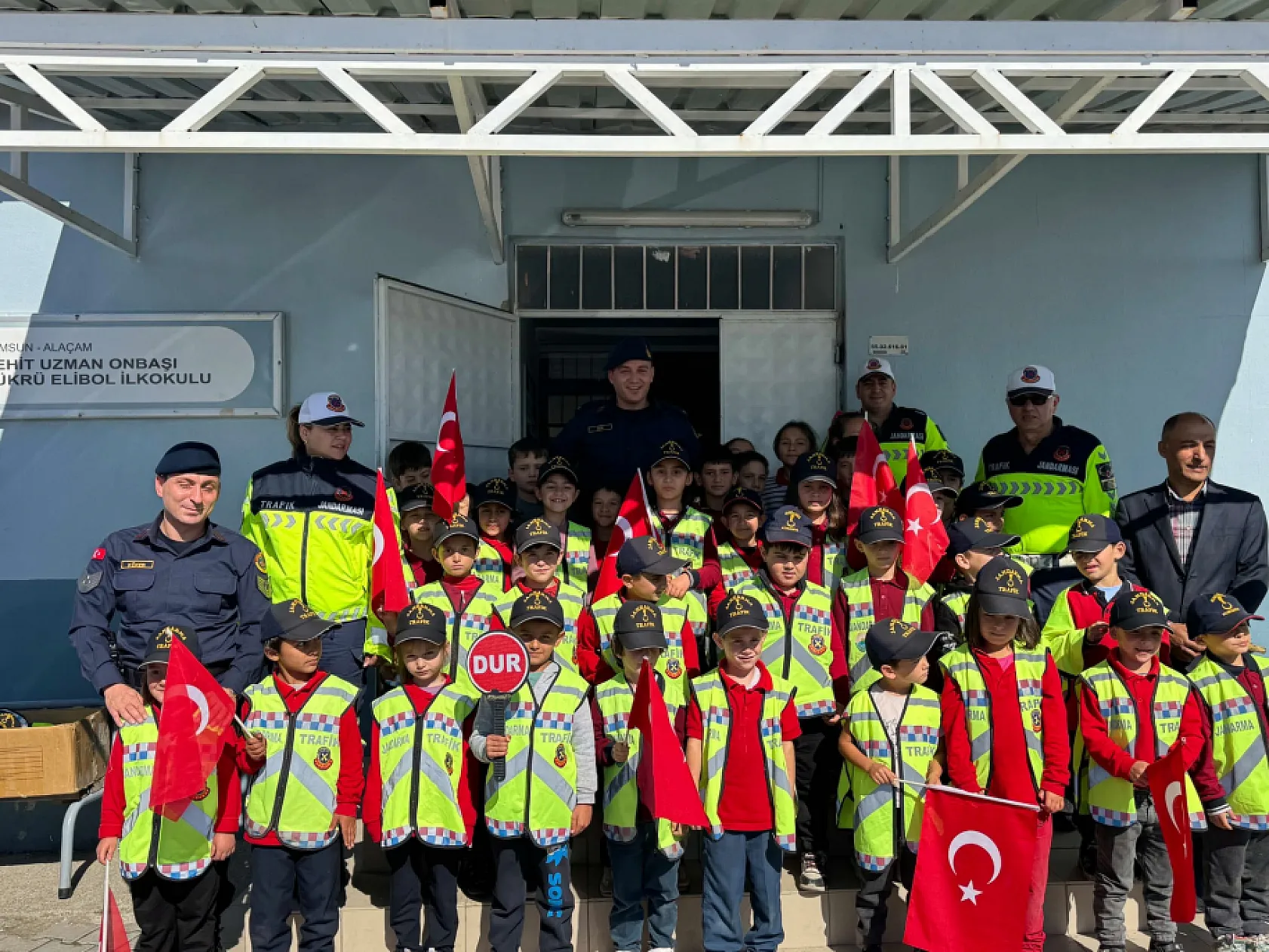 Alaçam'da öğrencilere jandarmadan trafik eğitimi