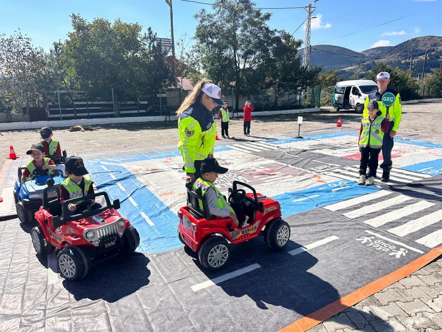 Alaçam'da öğrencilere jandarmadan trafik eğitimi