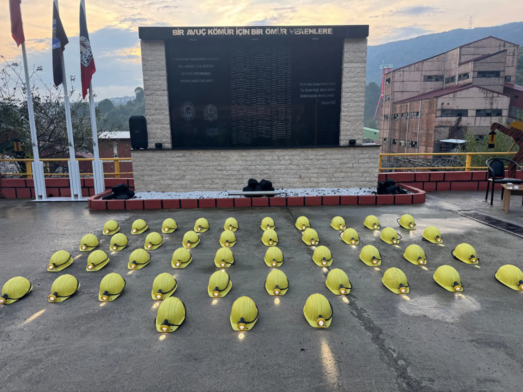 Amasra maden faciasında hayatını kaybeden 43 işçi anıldı