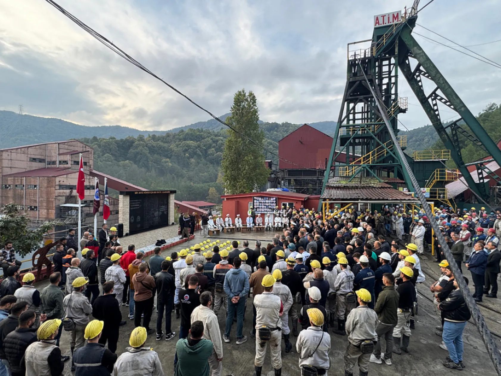 Amasra maden faciasında hayatını kaybeden 43 işçi anıldı