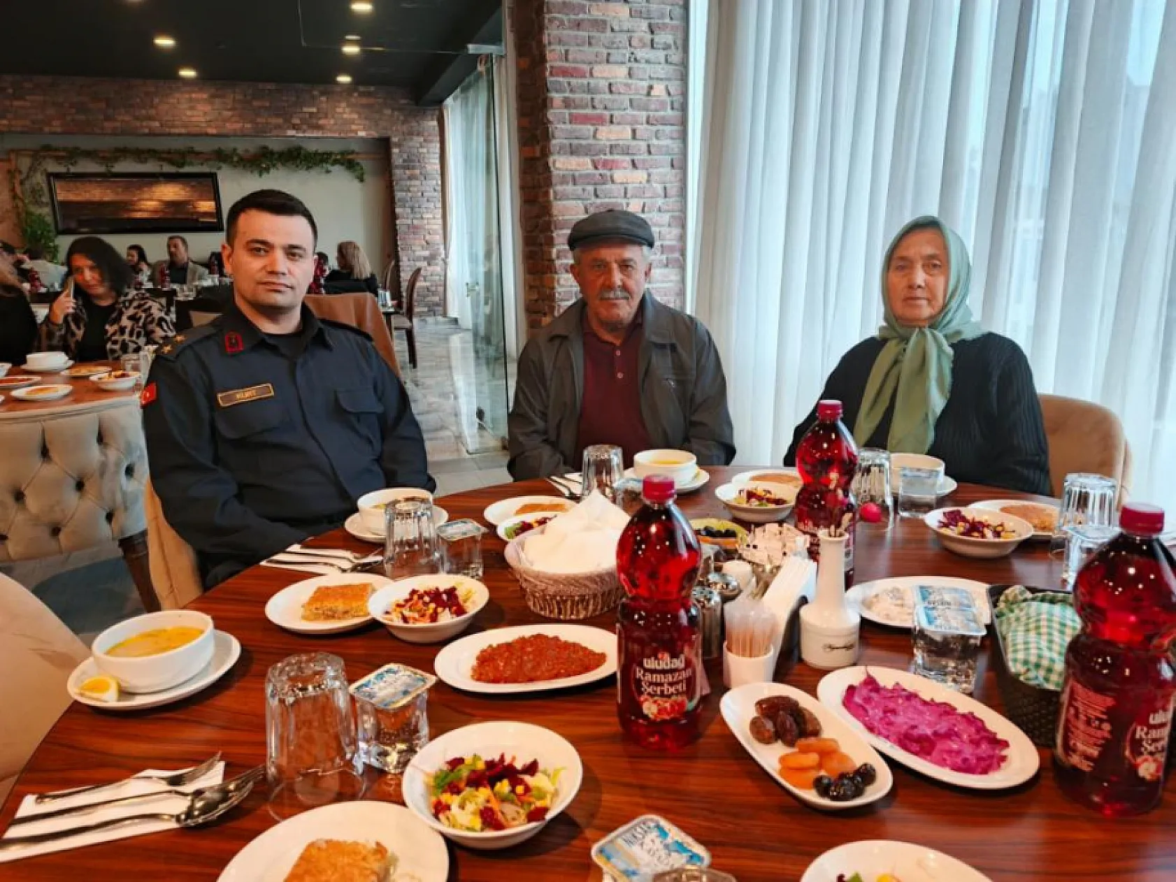 Şehit aileleri ve gaziler aynı sofrada