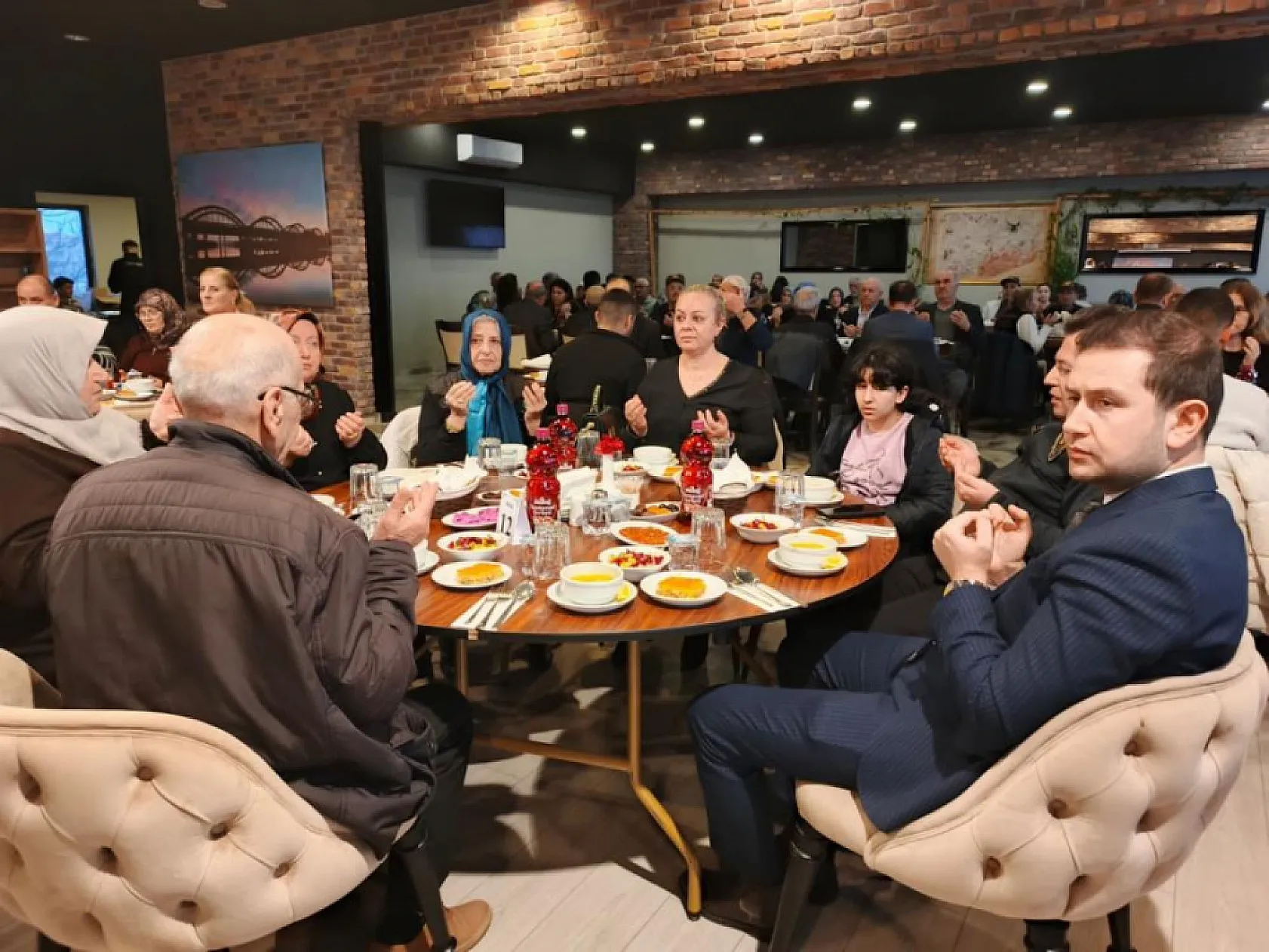 Şehit aileleri ve gaziler aynı sofrada