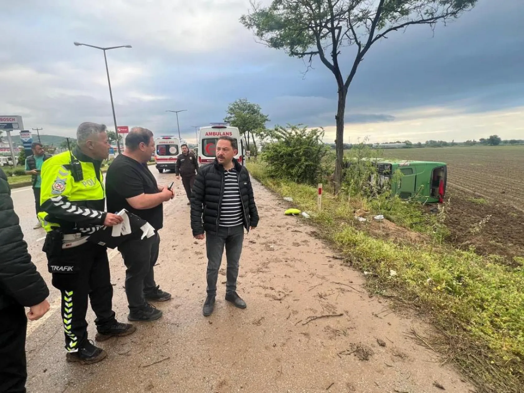 Ankara'dan Çanakkale'ye Giden Tur Otobüsü Tarlaya Devrildi: 46 Yaralı