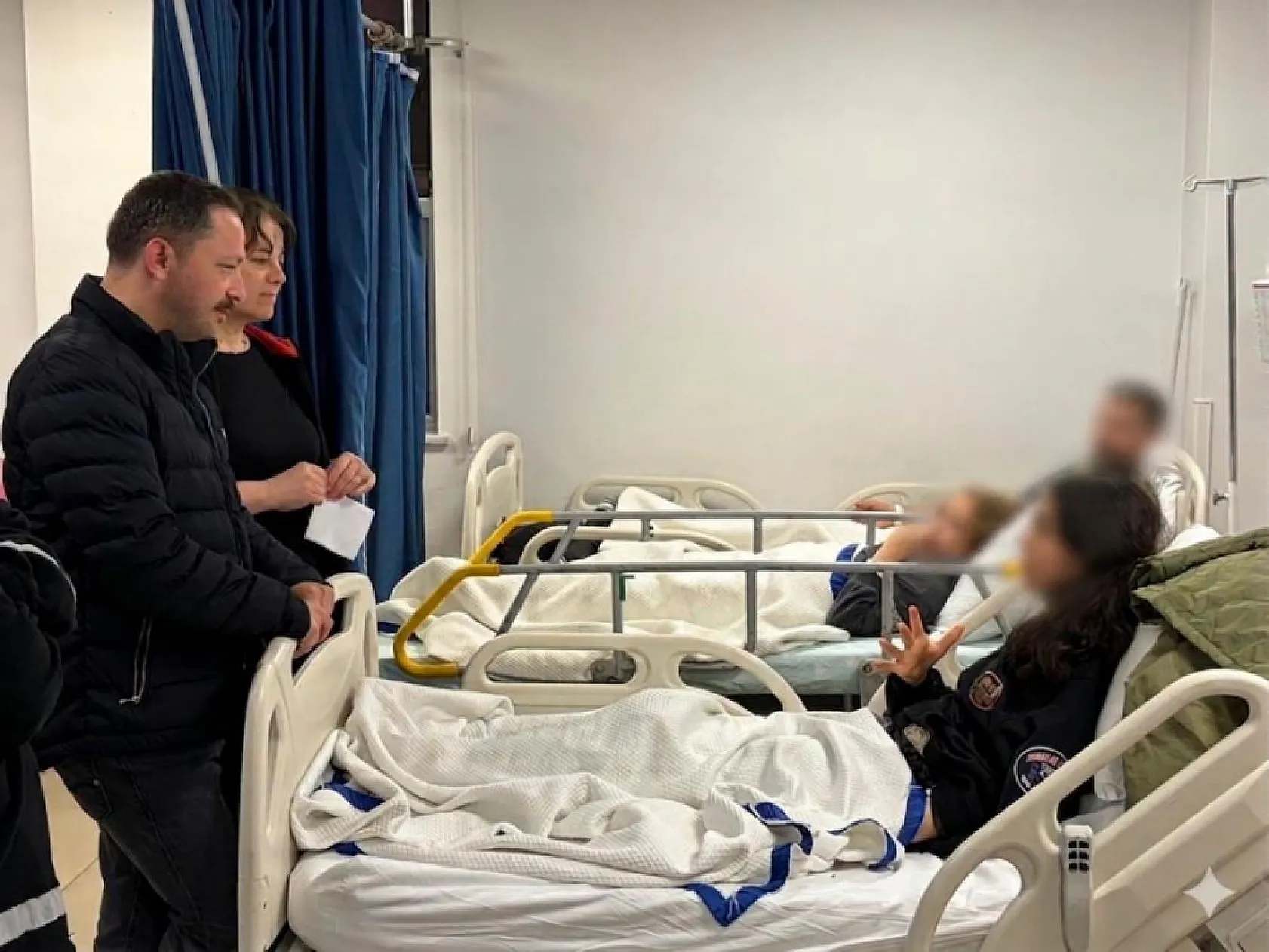 Ankara'dan Çanakkale'ye Giden Tur Otobüsü Tarlaya Devrildi: 46 Yaralı