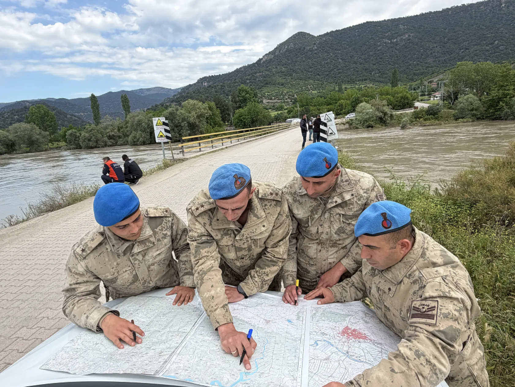 Kayıp gençler için dev operasyon