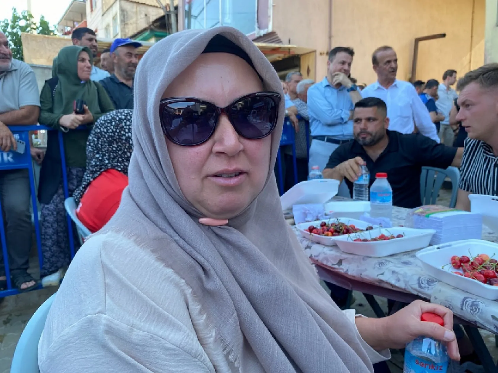 Kiraz yeme yarışmasında birincilik 2 gram farkla geldi