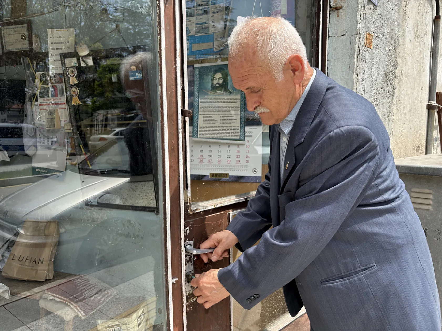 59 yıldır iğne ve iplikle hayatını kazanıyor