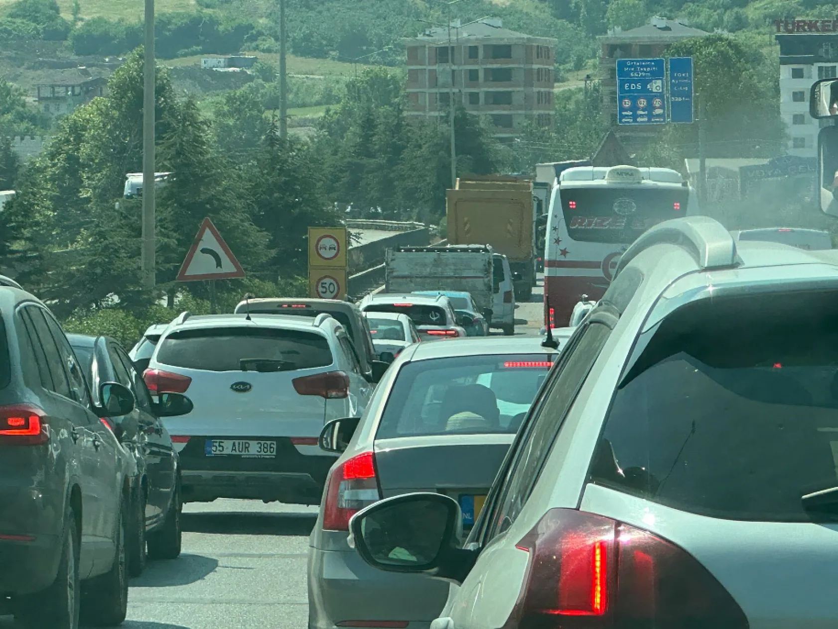 Şehir Hastanesi kavşak çalışması çevre yolunda trafiği kilitledi