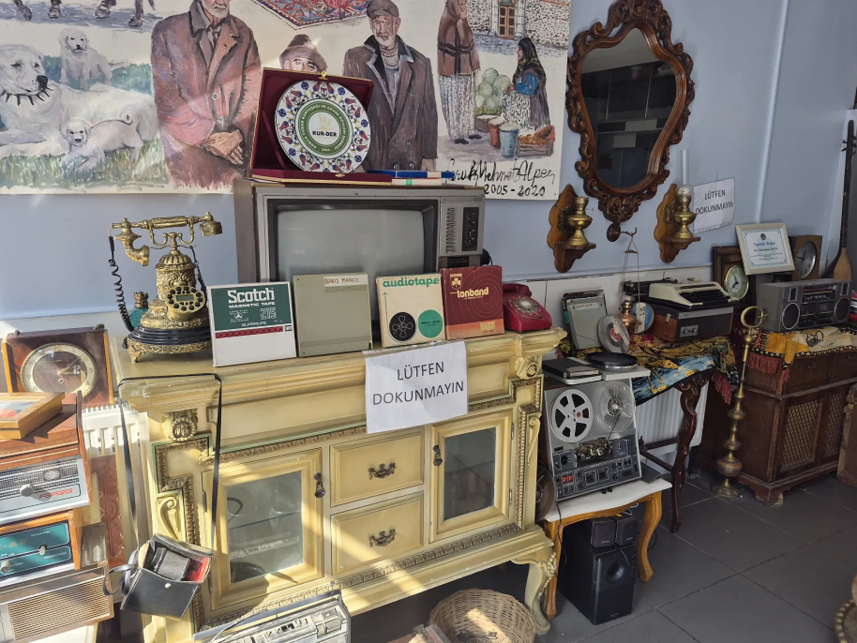 25 yılda binlerce antika biriktirdi