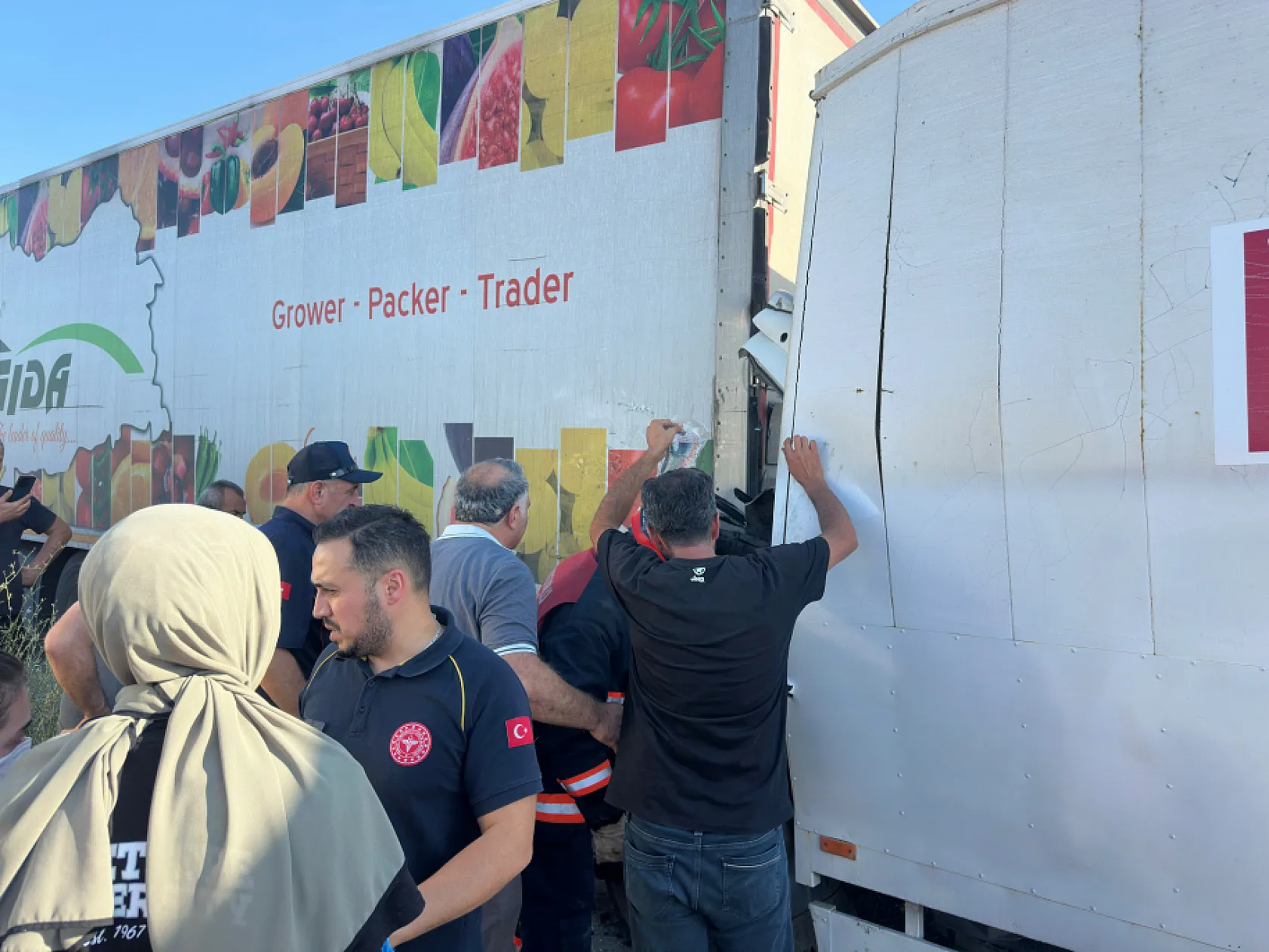 Samsun-Ankara yolunda kamyon tıra çarptı: 1 ölü, 1 yaralı