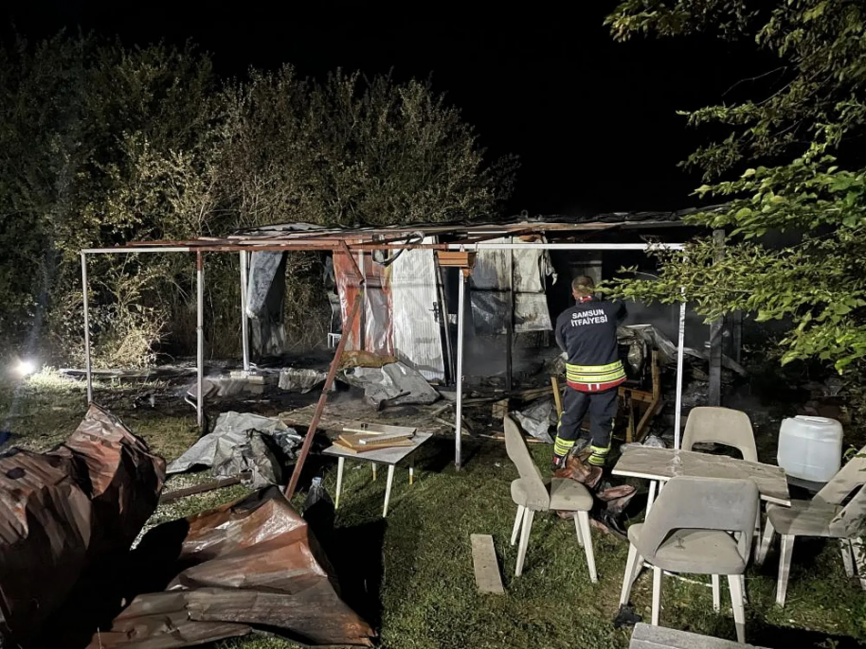 Samsun'da bağ evi olarak kullanılan konteyner küle döndü