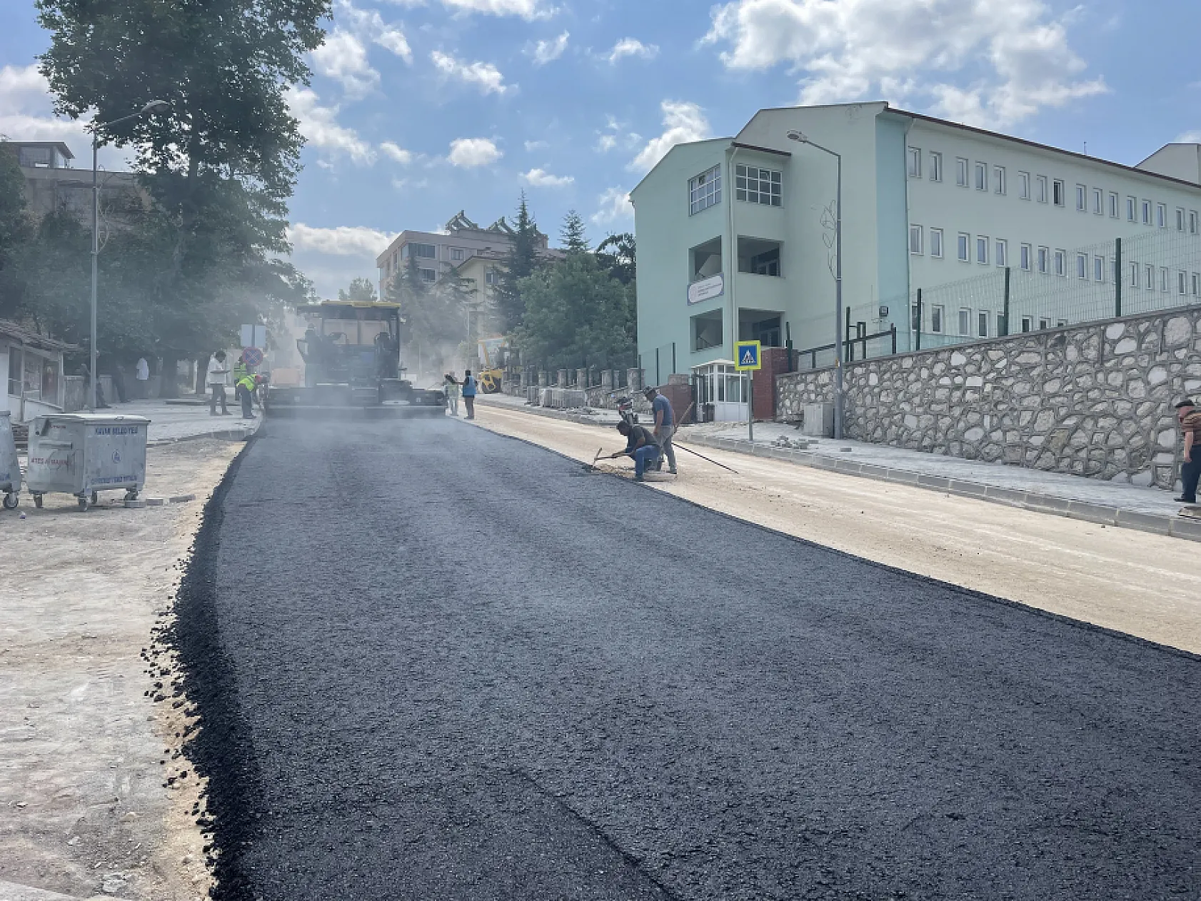 Kavak'ta ilçe merkezine sıcak asfalt çalışması