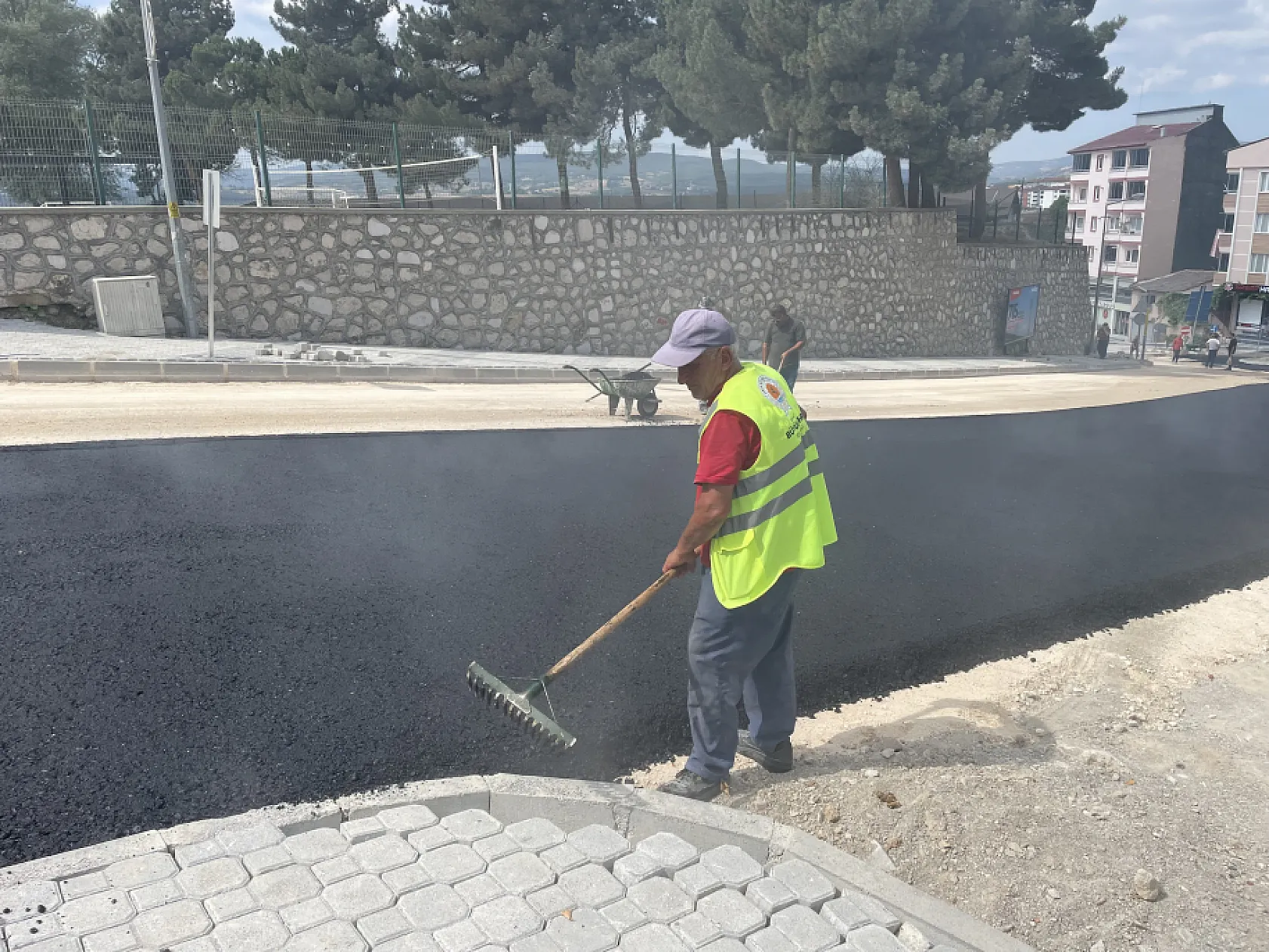 Kavak'ta ilçe merkezine sıcak asfalt çalışması