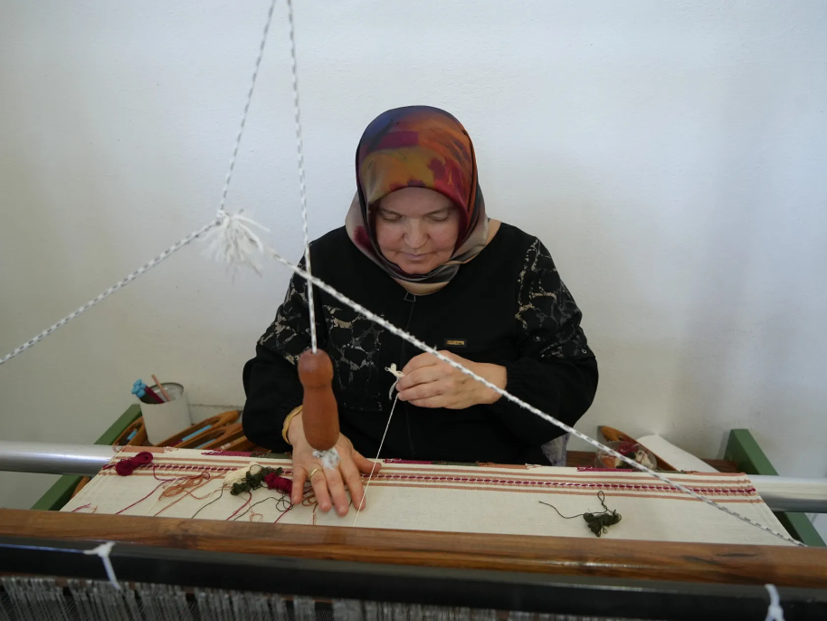 Ninelerinin tezgahını evine kurdu, siparişlere yetişemiyor