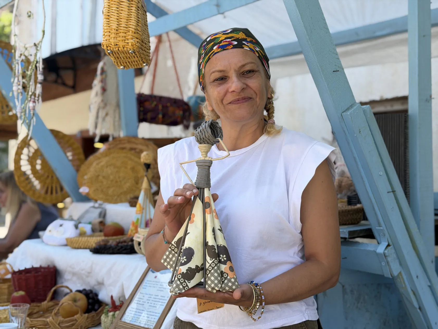 Atık kağıtları hasıra dönüştürüyor