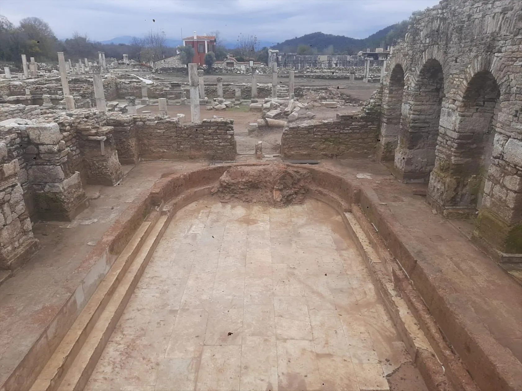 Stratonikeia'da bin 900 yıllık çocuk ayak izleri bulundu