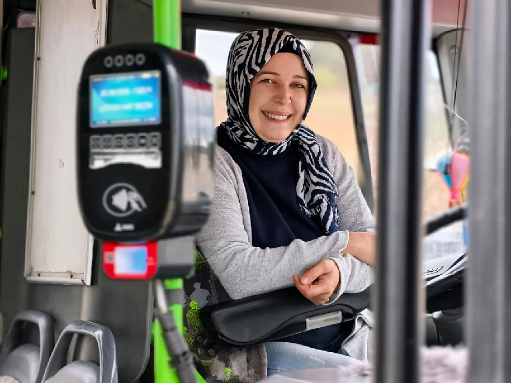 Kadın otobüs şoföründen hayat kurtaran müdahale