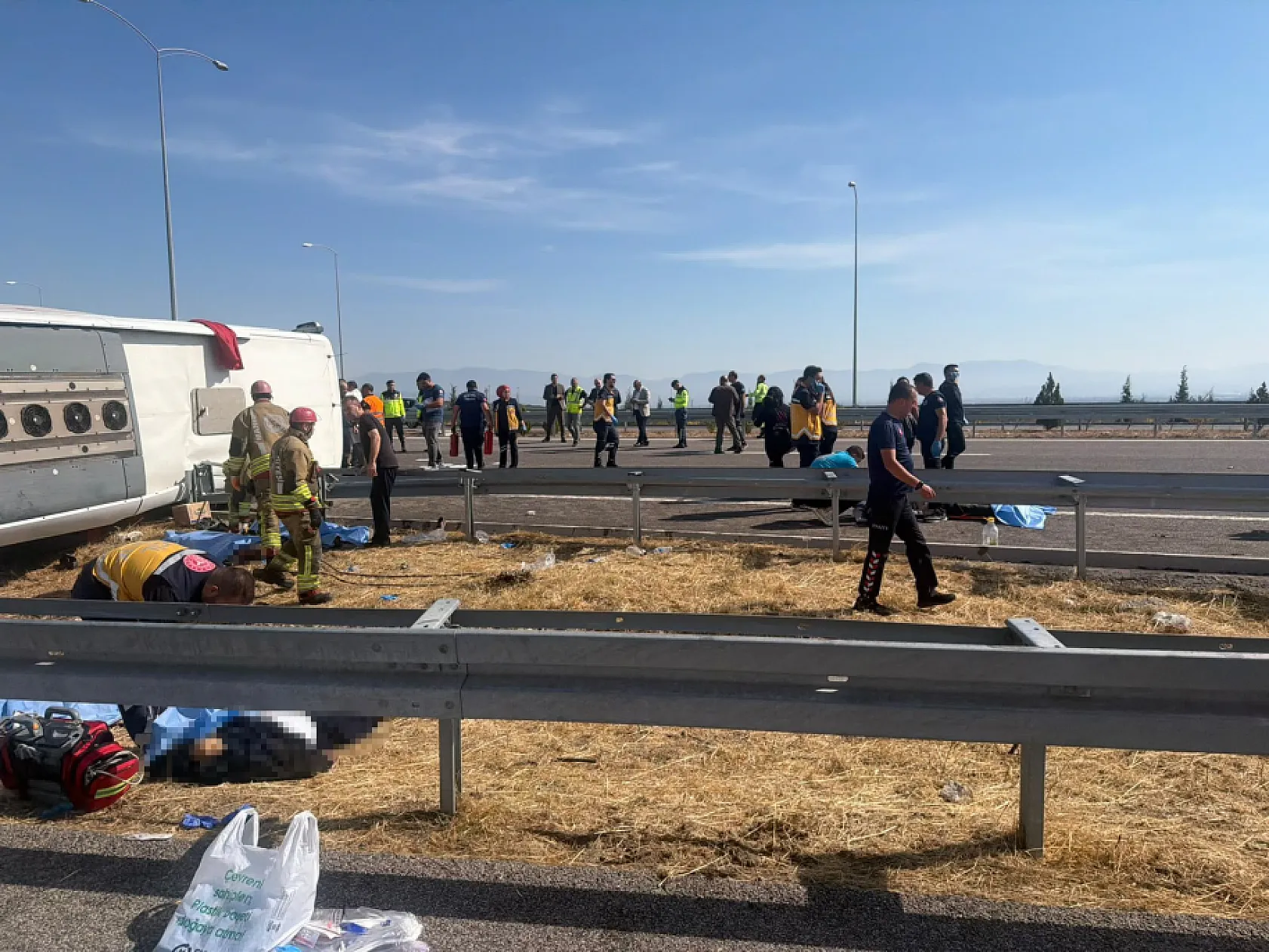 Manisa'da yolcu otobüsü ile tır çarpıştı: 11 ölü, 37 yaralı