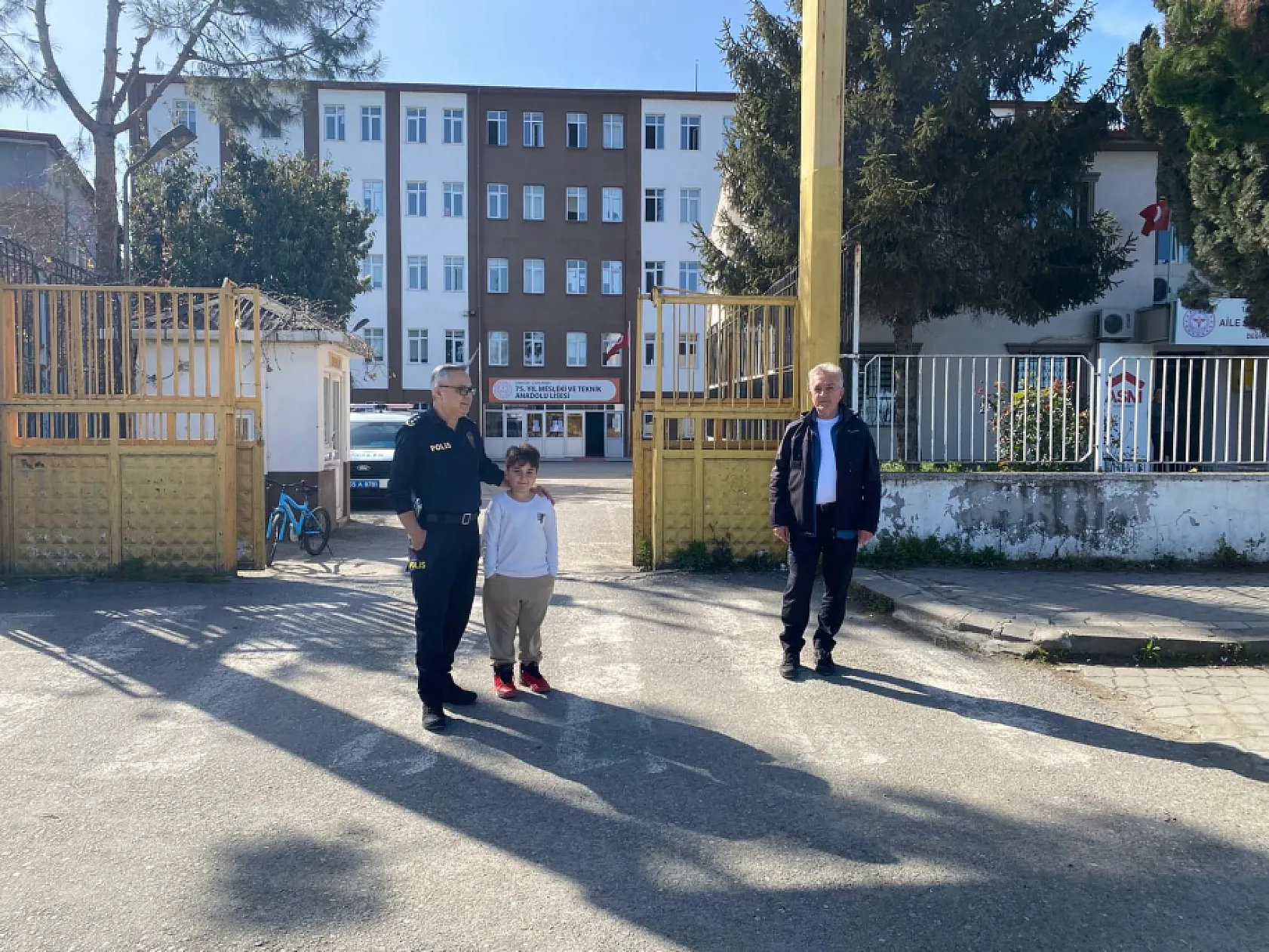 Çarşamba'da okul önlerinde sıkı denetim