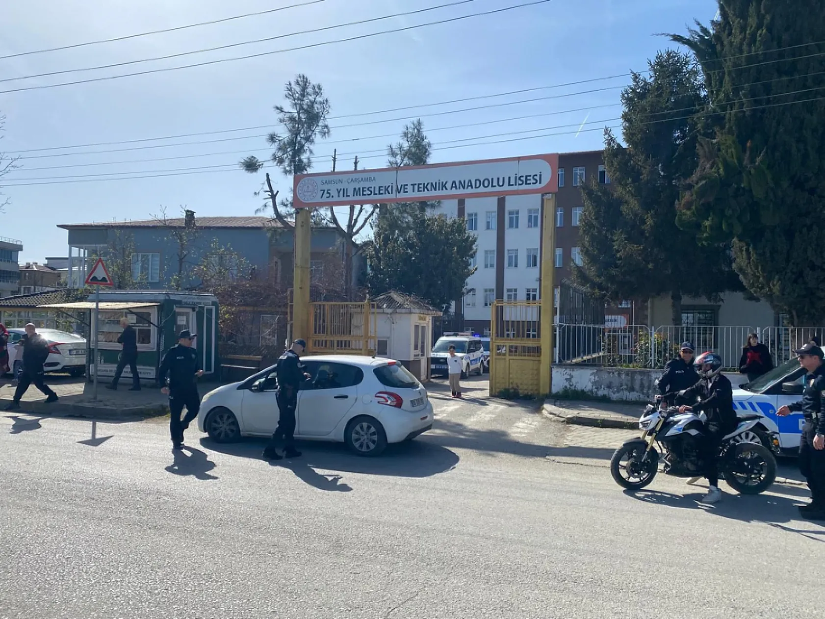 Çarşamba'da okul önlerinde sıkı denetim