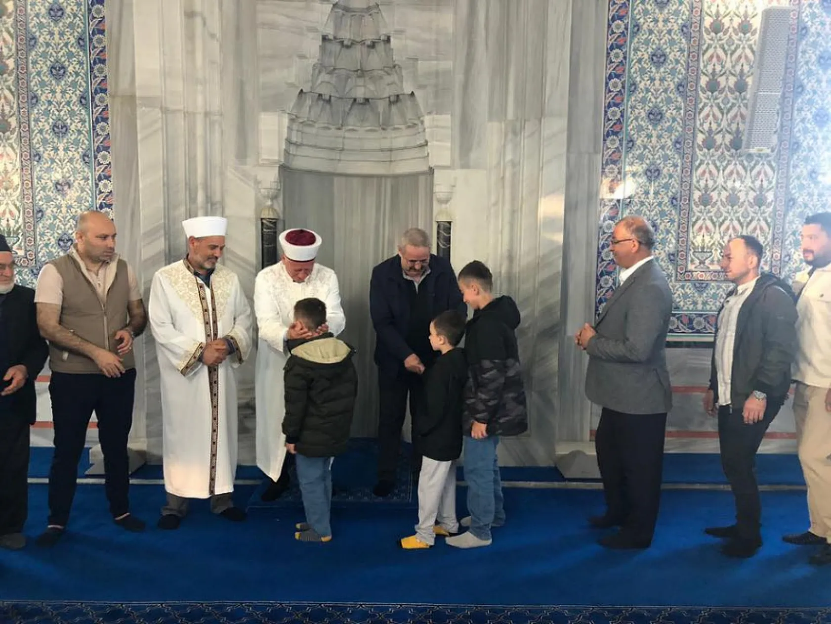 Kaymakam Sağlam, Bayram Namazı Sonrası Vatandaşlarla Bayramlaştı