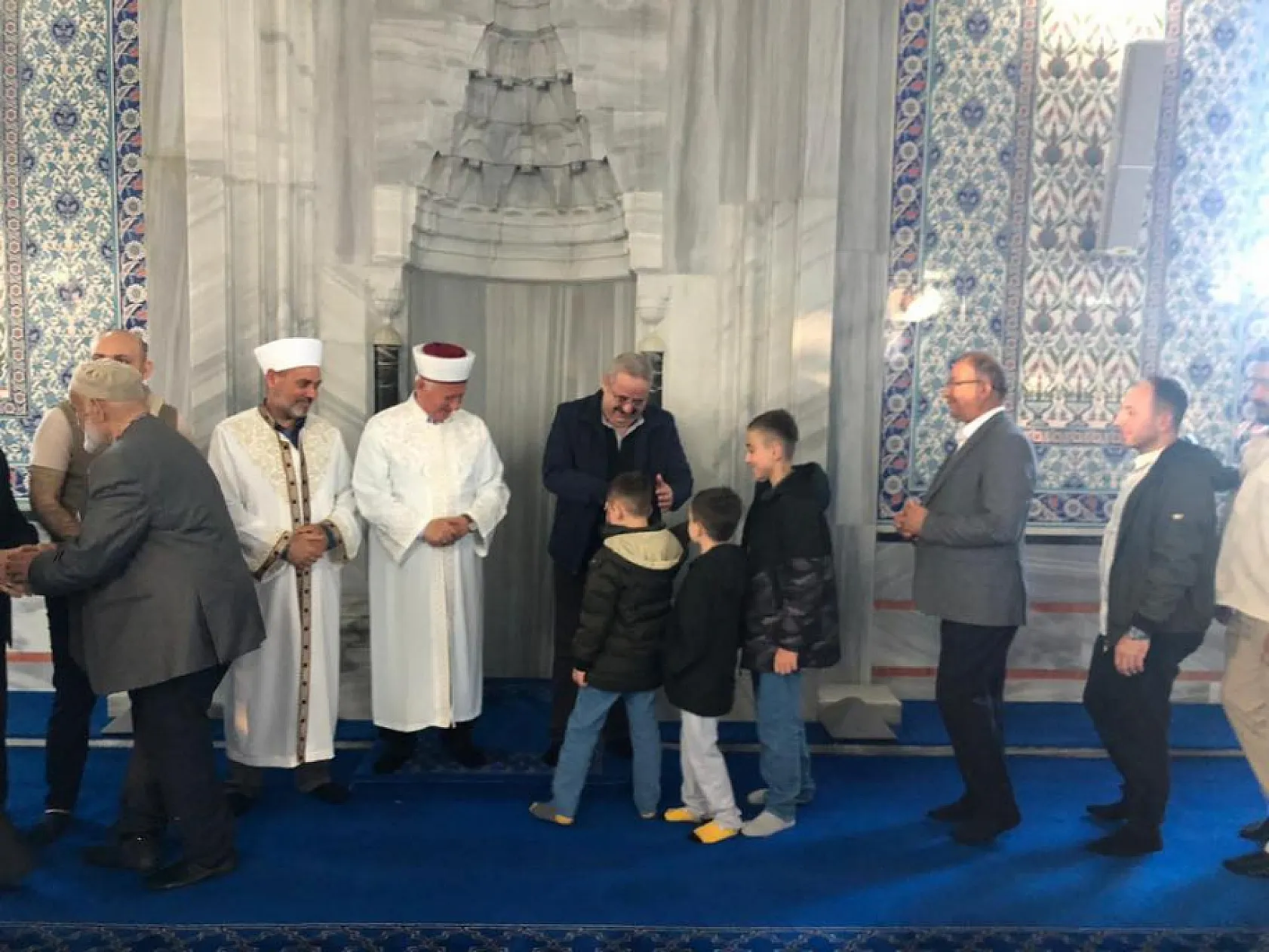 Kaymakam Sağlam, Bayram Namazı Sonrası Vatandaşlarla Bayramlaştı