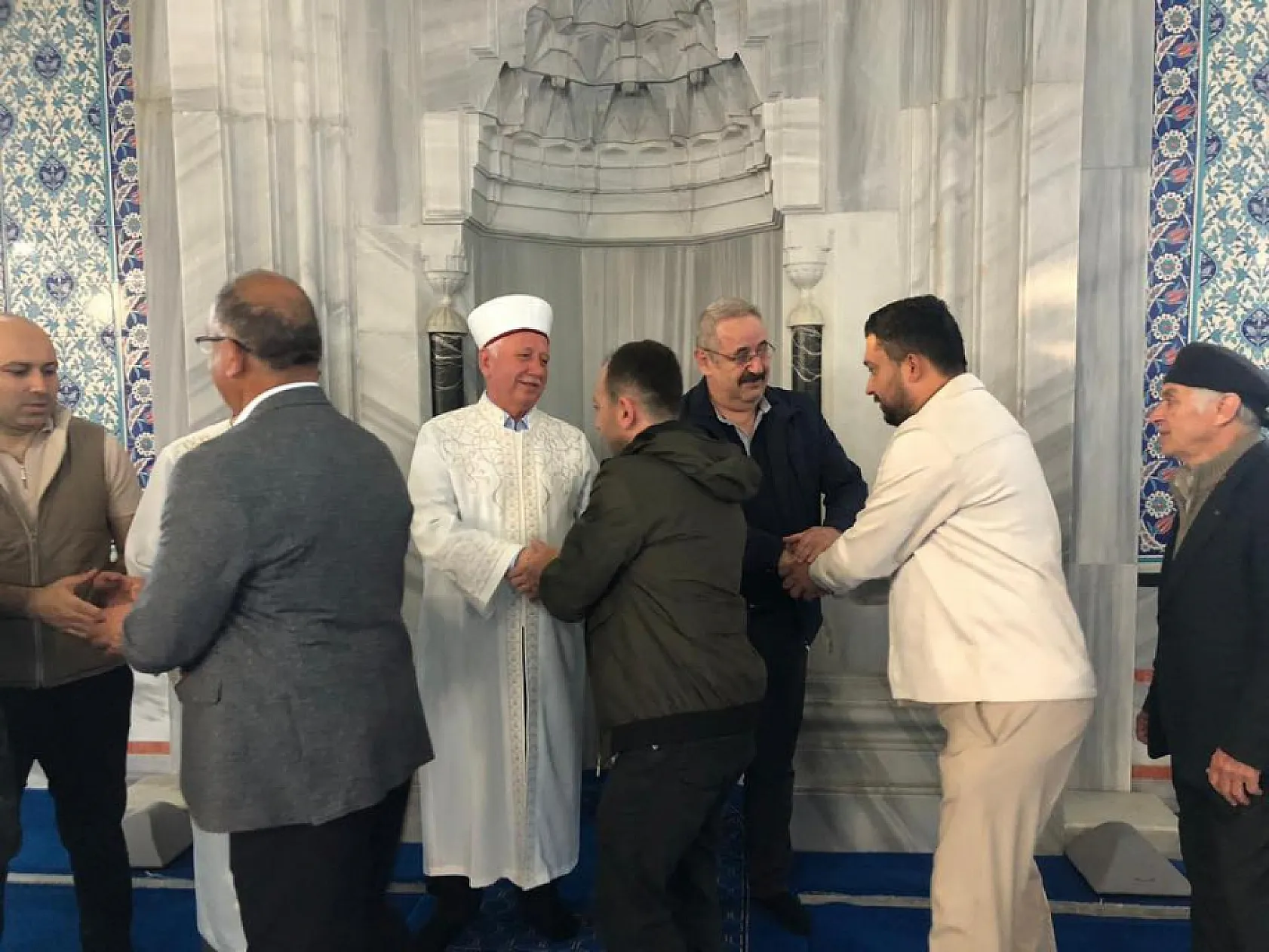 Kaymakam Sağlam, Bayram Namazı Sonrası Vatandaşlarla Bayramlaştı