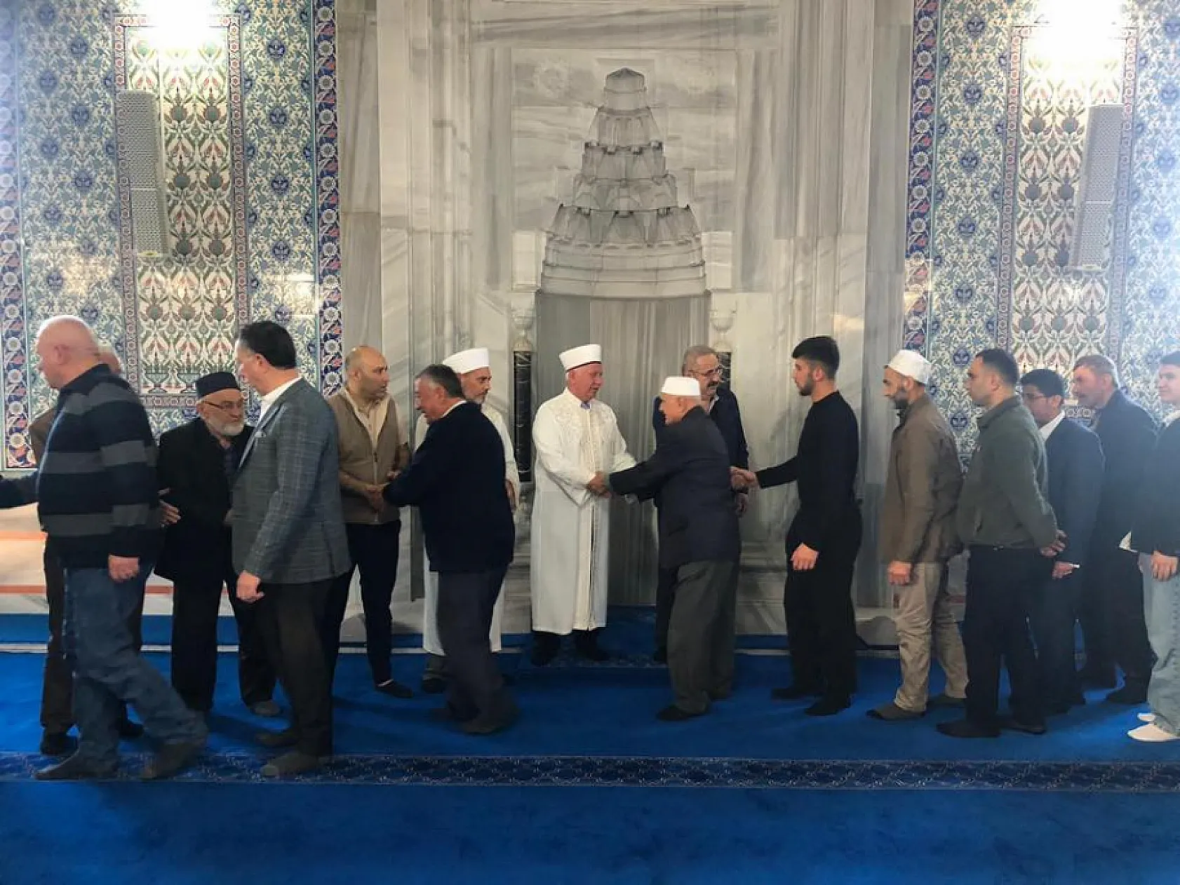 Kaymakam Sağlam, Bayram Namazı Sonrası Vatandaşlarla Bayramlaştı