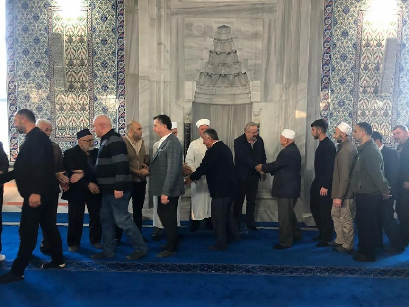 Kaymakam Sağlam, Bayram Namazı Sonrası Vatandaşlarla Bayramlaştı
