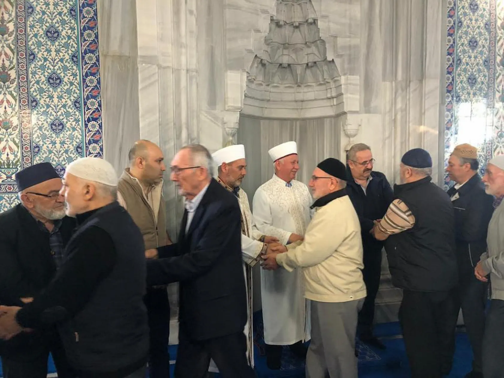 Kaymakam Sağlam, Bayram Namazı Sonrası Vatandaşlarla Bayramlaştı
