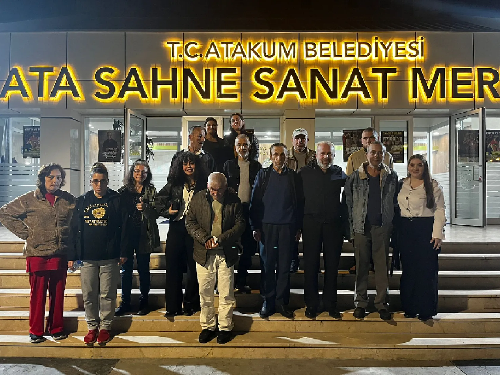 Selahattin Akçan yıllar sonra yeniden sahnede duygulandırdı