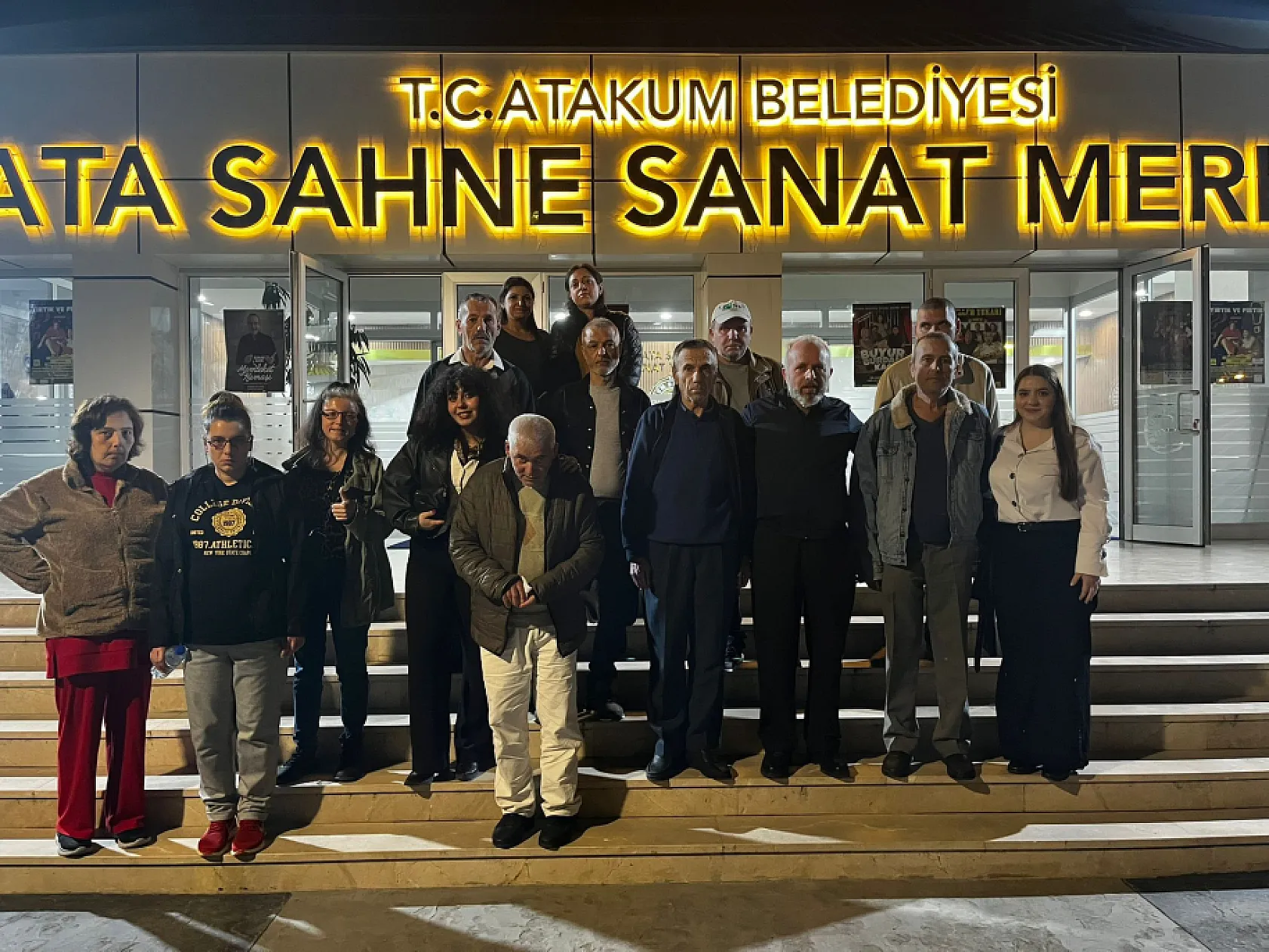 Selahattin Akçan yıllar sonra yeniden sahnede duygulandırdı