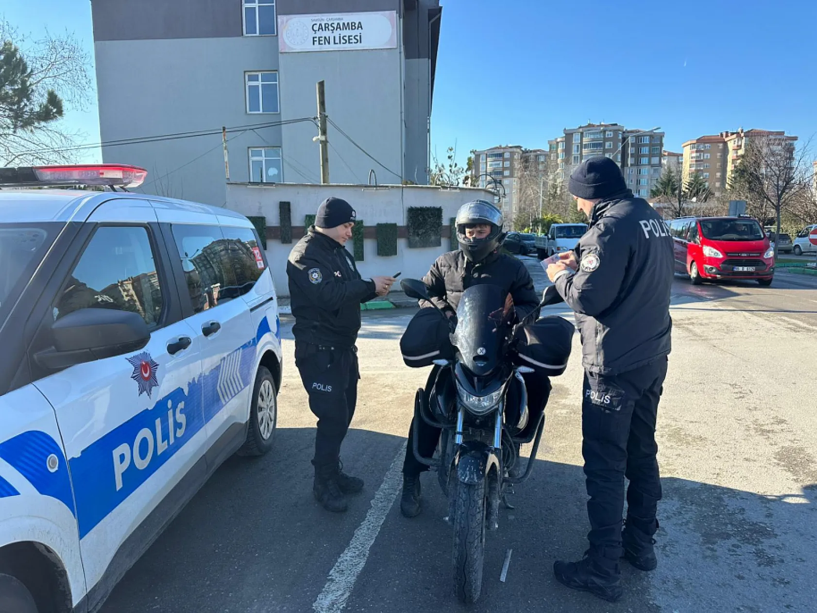 Motosiklet sürücüleri denetime takıldı
