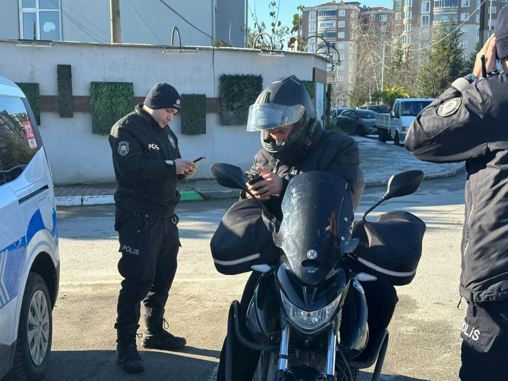 Motosiklet sürücüleri denetime takıldı