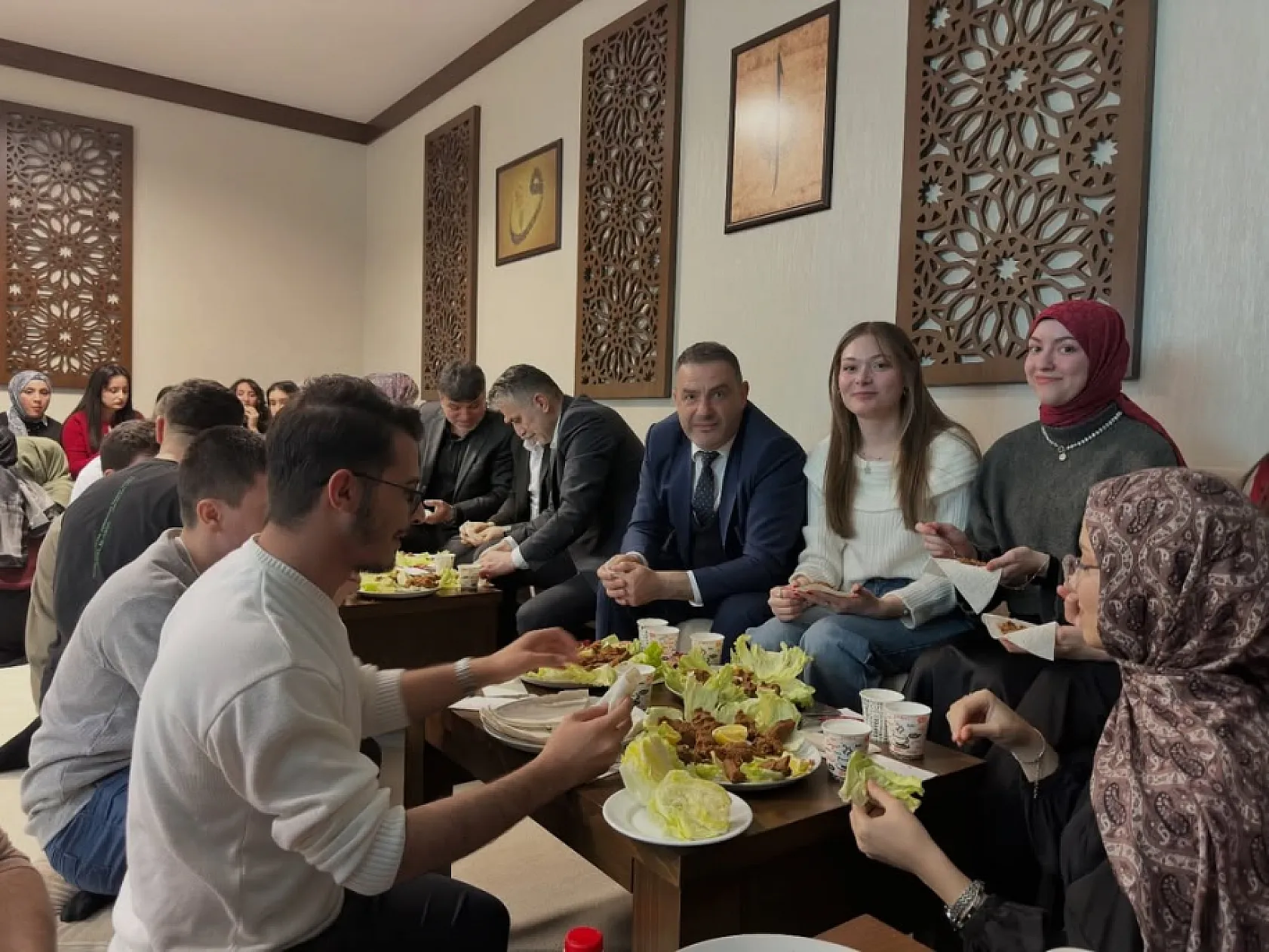 Çarşamba'da sıra dışı buluşma: geleceğin hukukçuları has oda'da moral depoladı