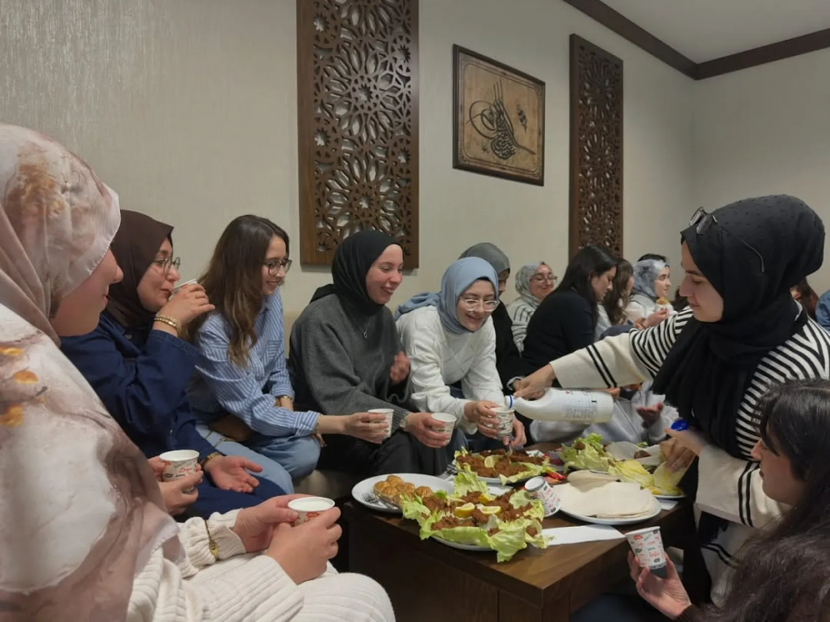 Çarşamba'da sıra dışı buluşma: geleceğin hukukçuları has oda'da moral depoladı