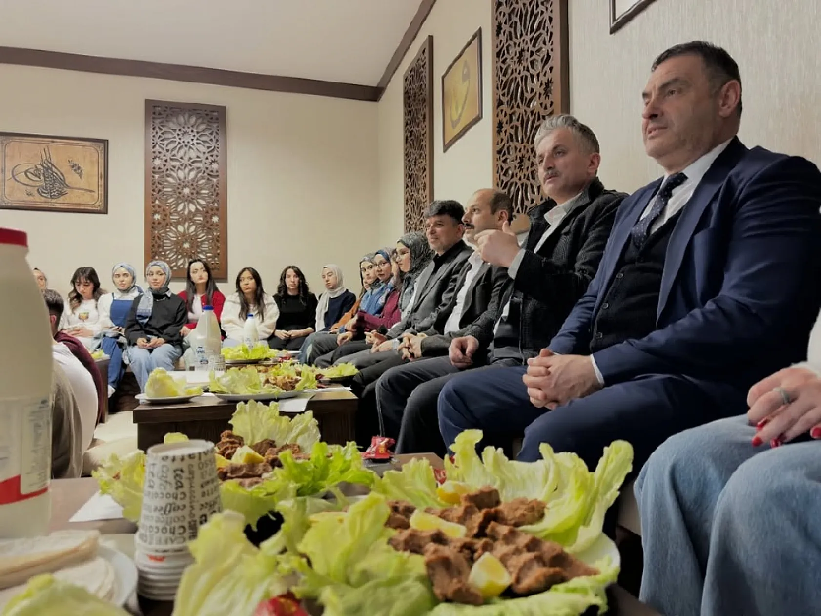 Çarşamba'da sıra dışı buluşma: geleceğin hukukçuları has oda'da moral depoladı